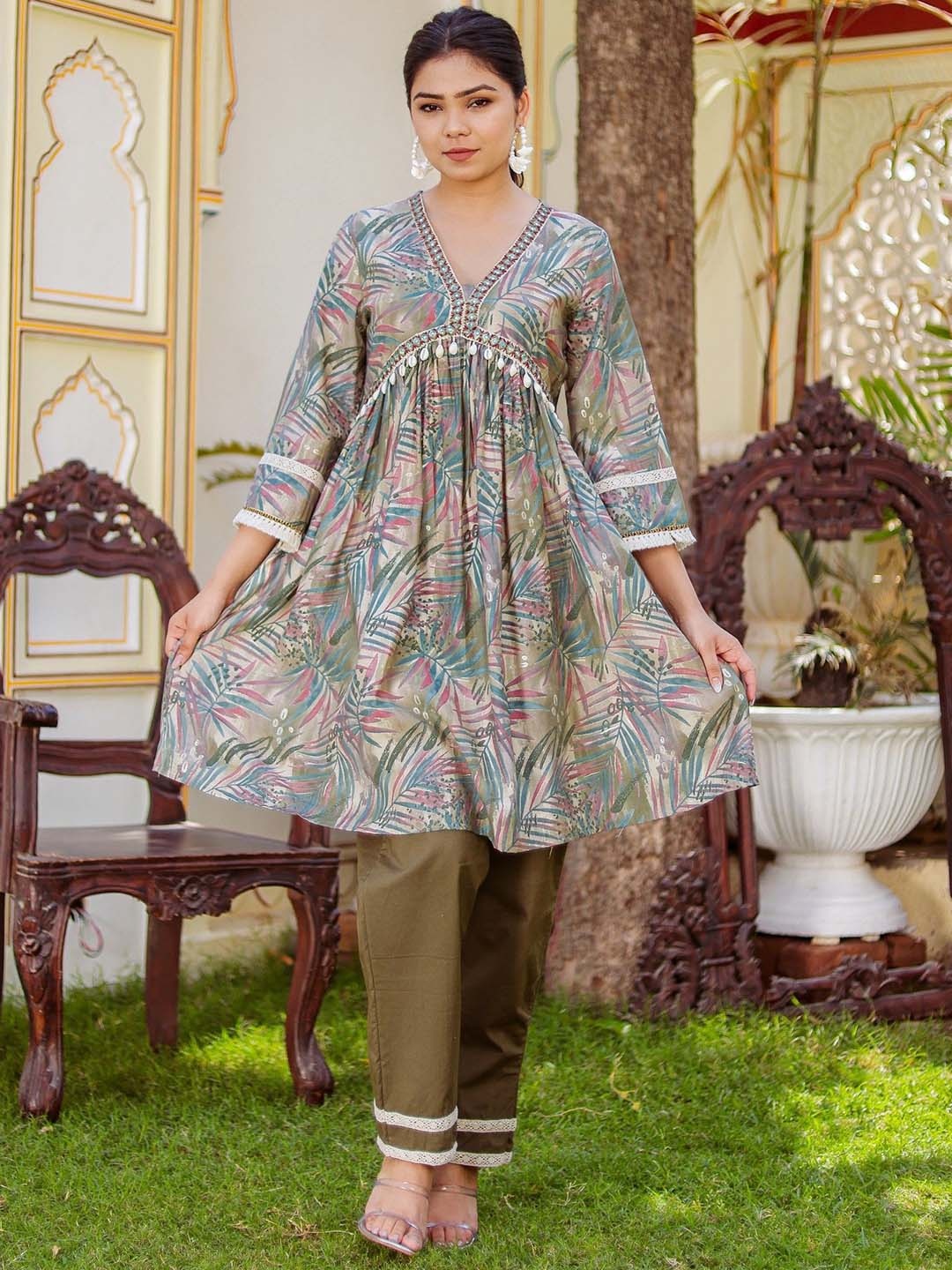 

VAASVA JAIPUR Floral Printed Alia Cut A-Line Kurta With Trousers, Green