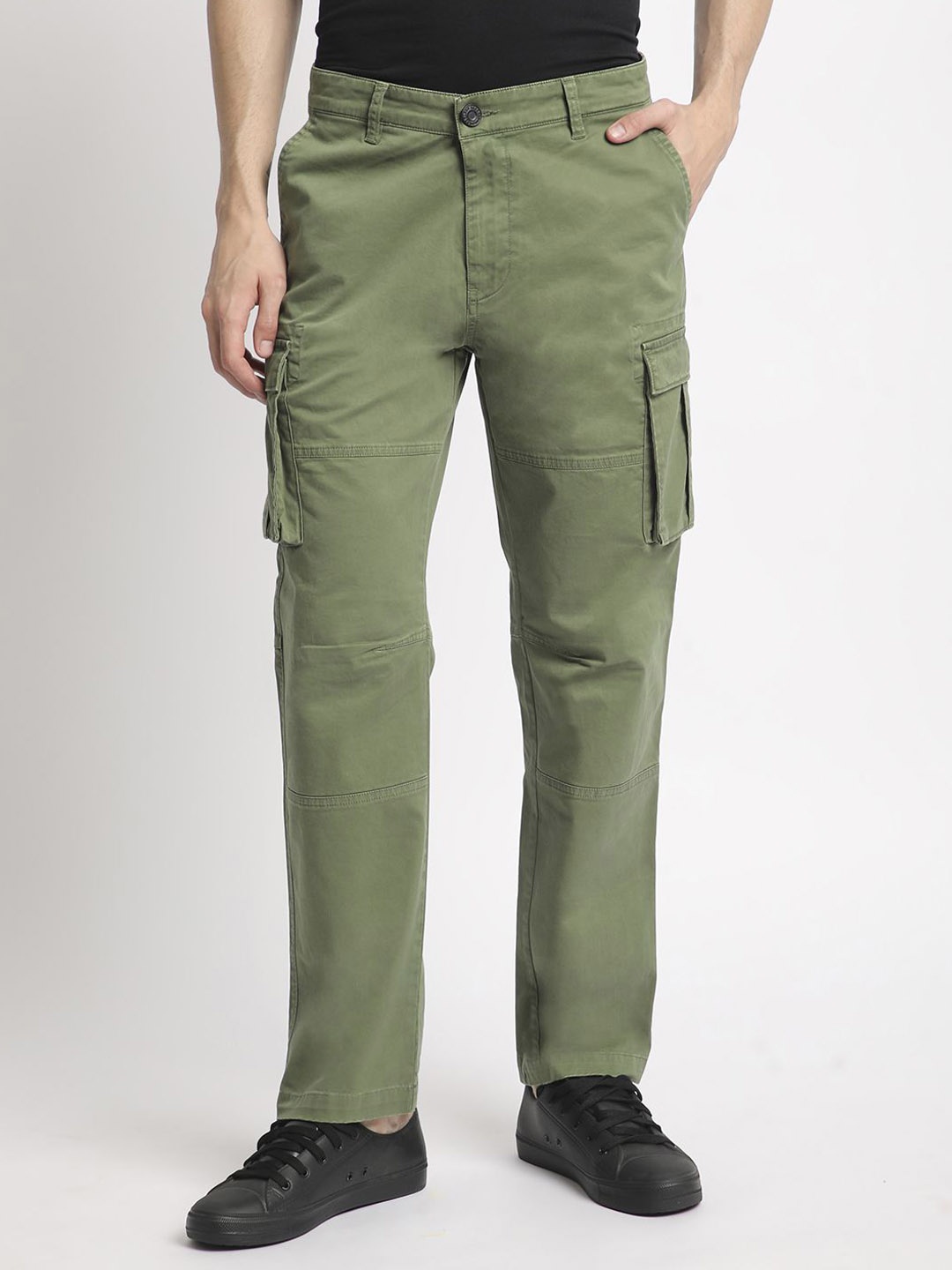 

Bene Kleed Men Relaxed Mid-Rise Cargos Trousers, Green