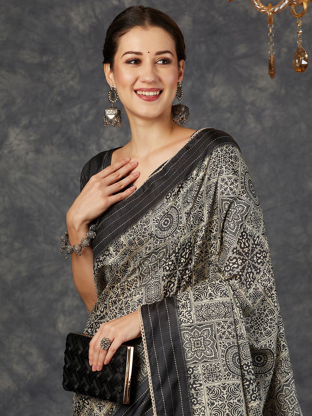 

Mitera Ethnic Motifs Printed Saree with Striped Border, Black