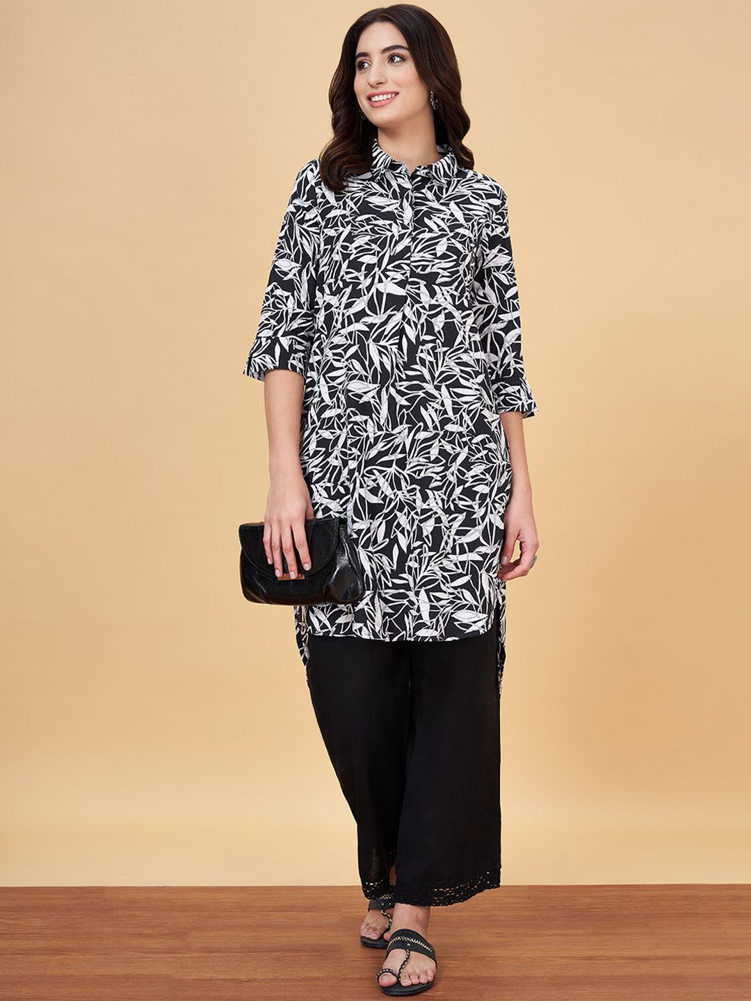 

YU by Pantaloons Floral Printed Shirt Collar Pure Cotton Straight Kurta, Black