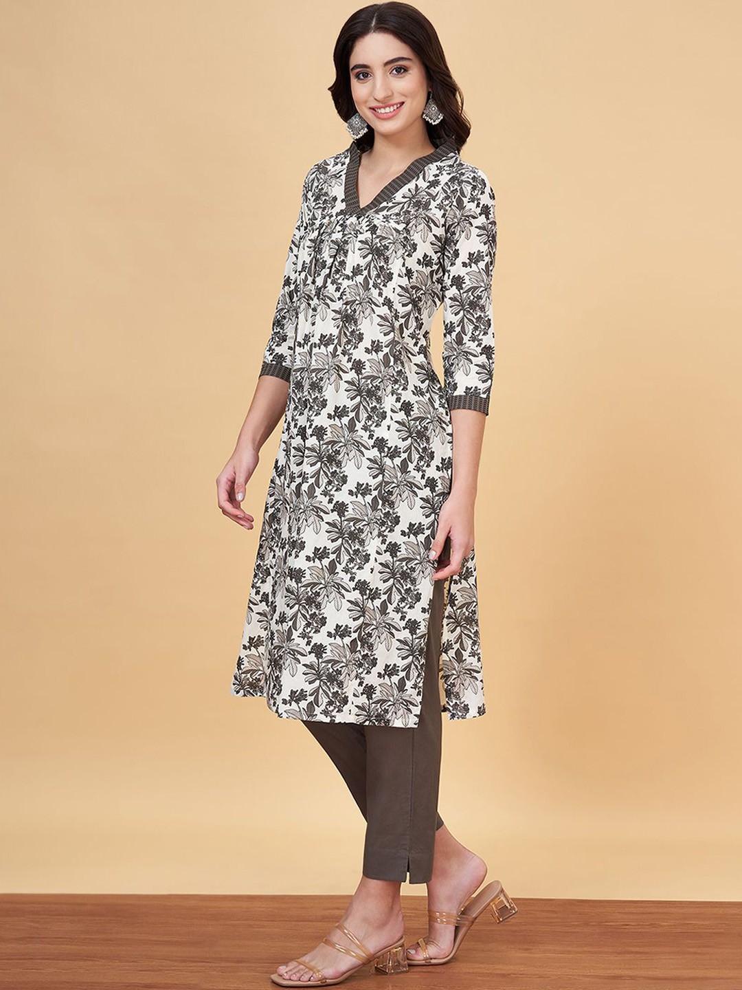

YU by Pantaloons Floral Printed V-Neck Pure Cotton Empire Straight Kurta, Charcoal