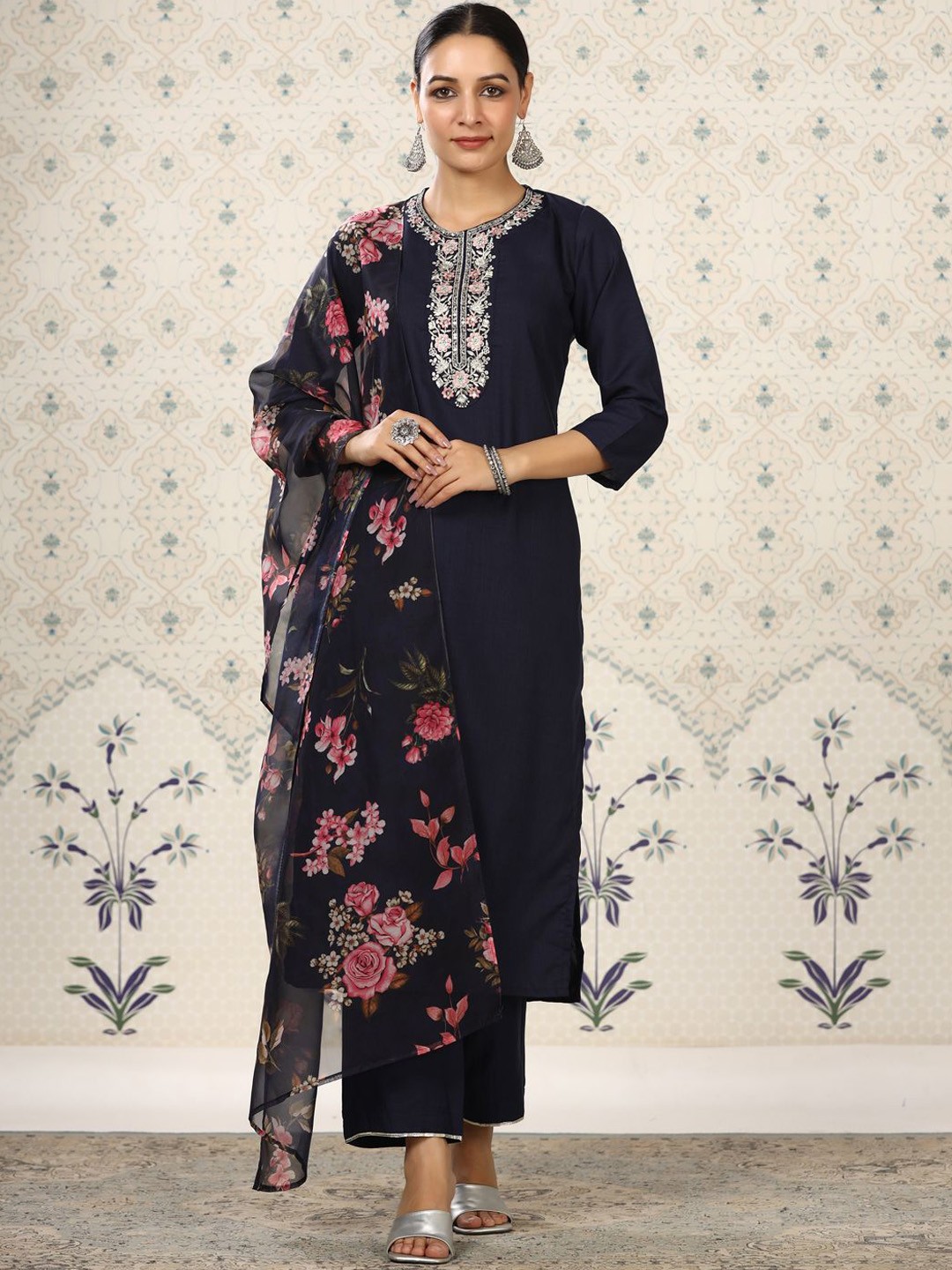 

Ode by House of Pataudi Floral Yoke Design Thread Work Kurta with Trousers & Dupatta, Navy blue
