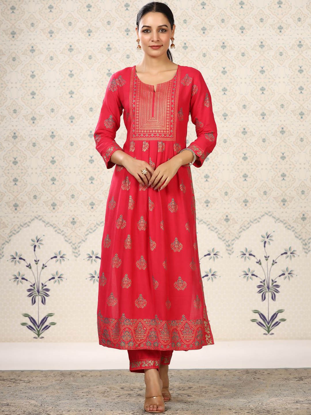 

Ode by House of Pataudi Floral Printed Pleated Kurta with Trousers, Pink