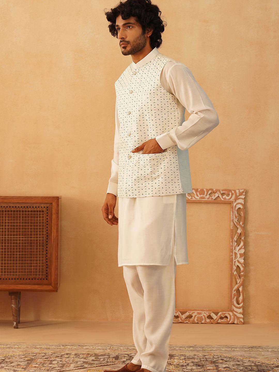 

Jompers Mandarin Collar Straight Kurta With Pyjamas, Off white