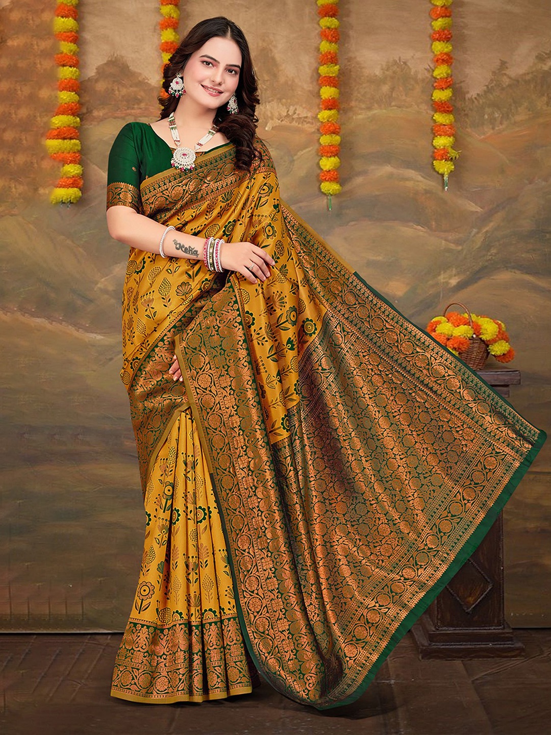 

Om Shantam Sarees Woven Design Zari Banarasi Saree, Gold