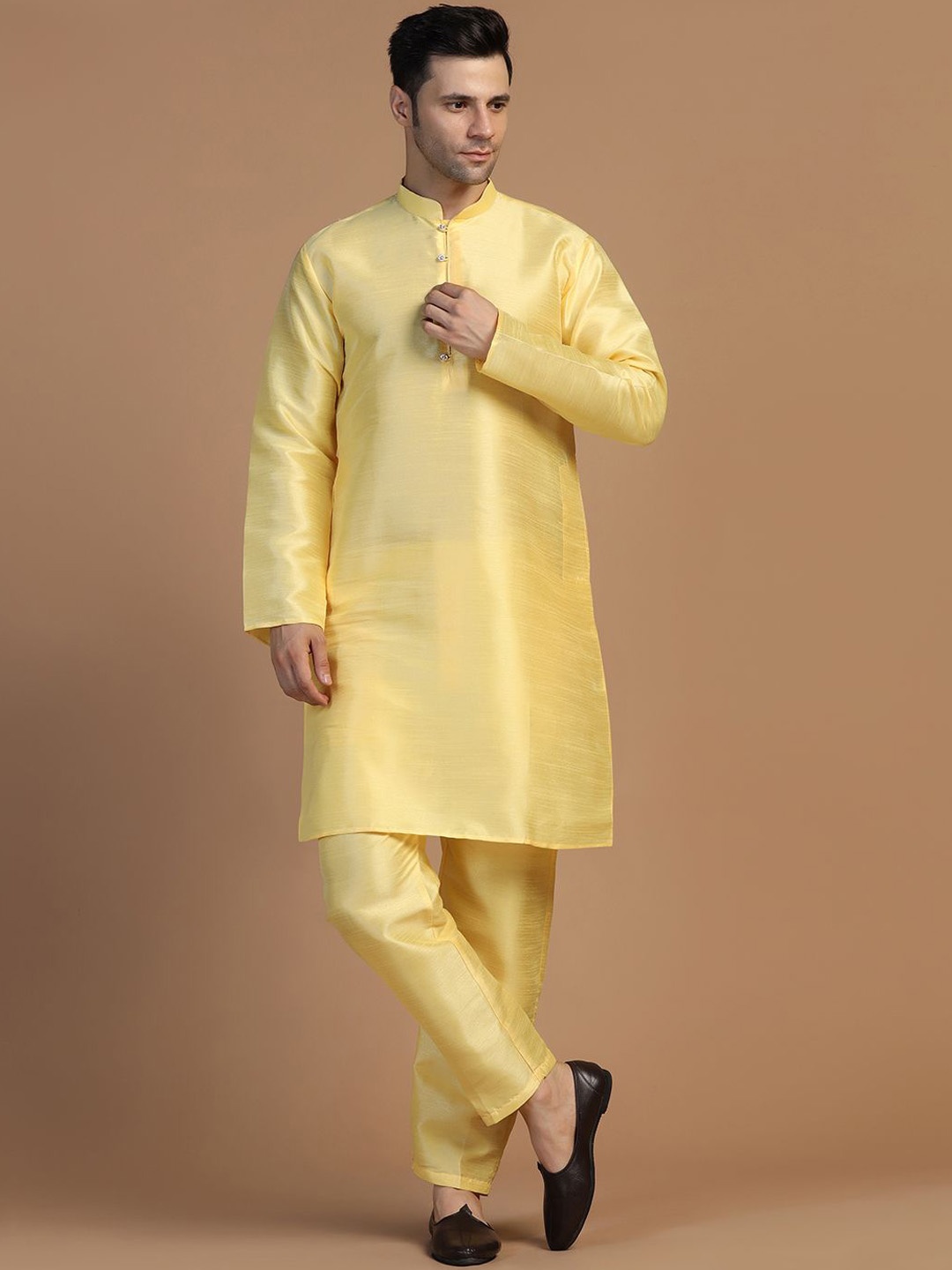 

TAHVO Mandarin Collar Dupion Silk Straight Kurta With Trouser, Yellow