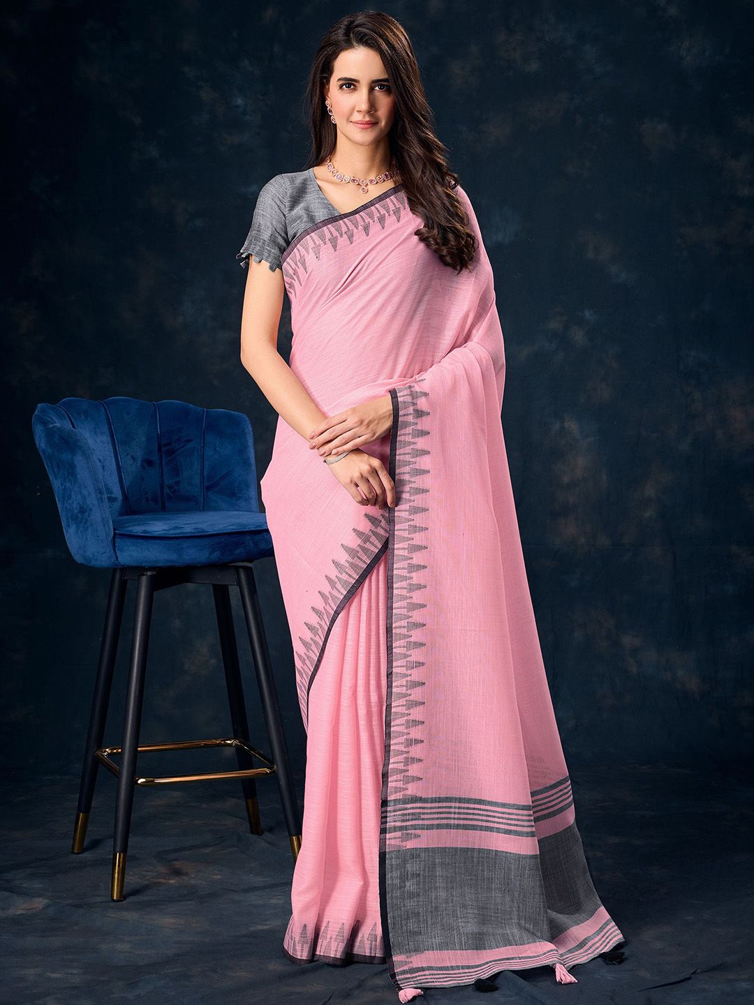 

Ishin Abstract Saree With Blouse Piece, Pink