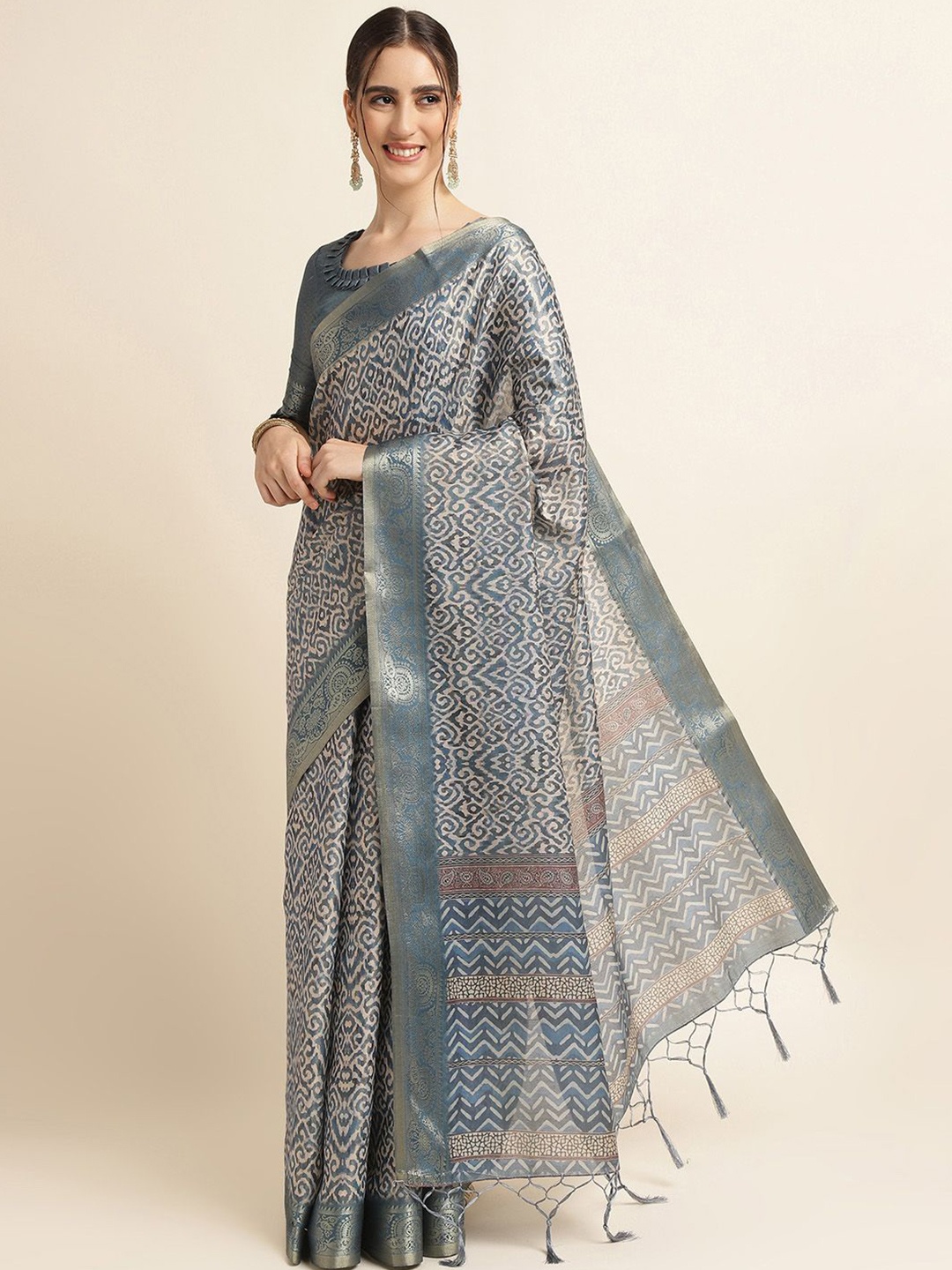 

Ishin Ethnic Motifs Woven Design Kanjeevaram Saree, Silver