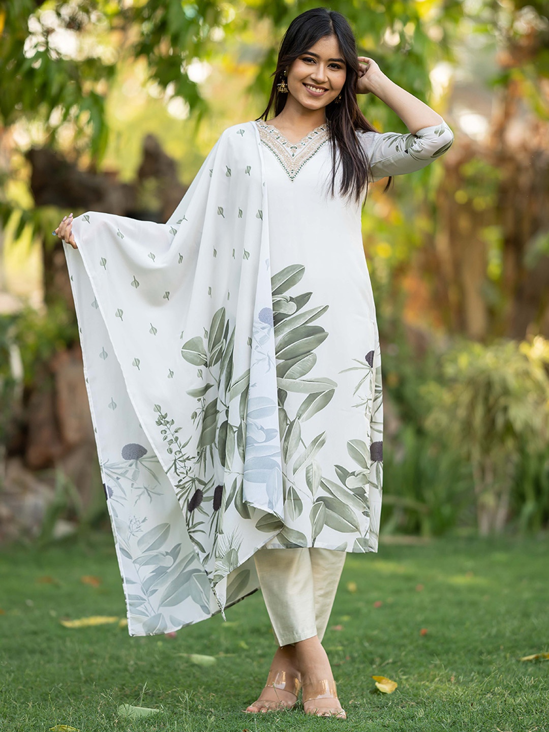 

Navlik Floral Printed Sequinned Kurta with Trousers & Dupatta, Lime green