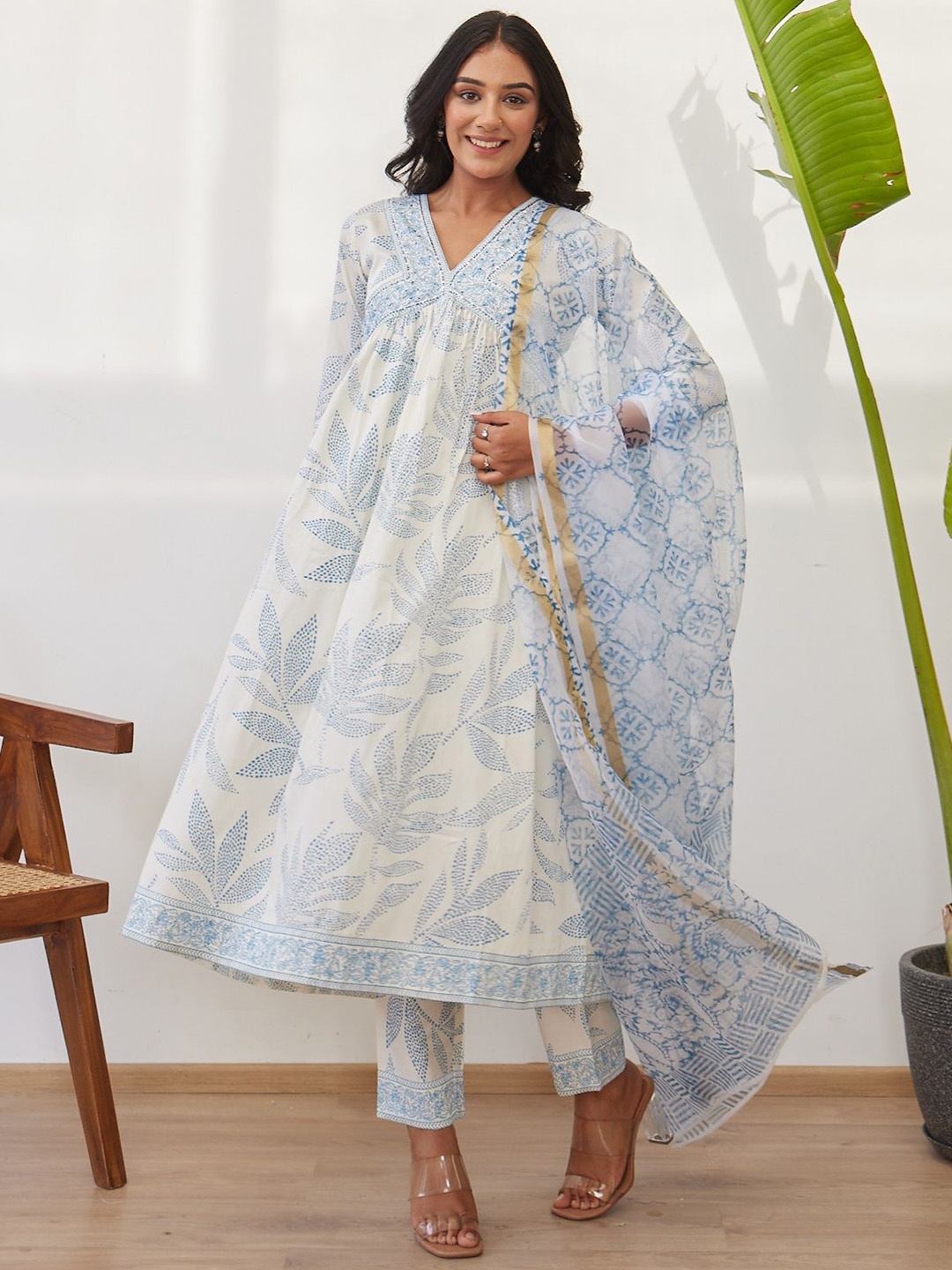 

MAAND Floral Printed Pure Silk Kurta with Palazzos & Dupatta, White