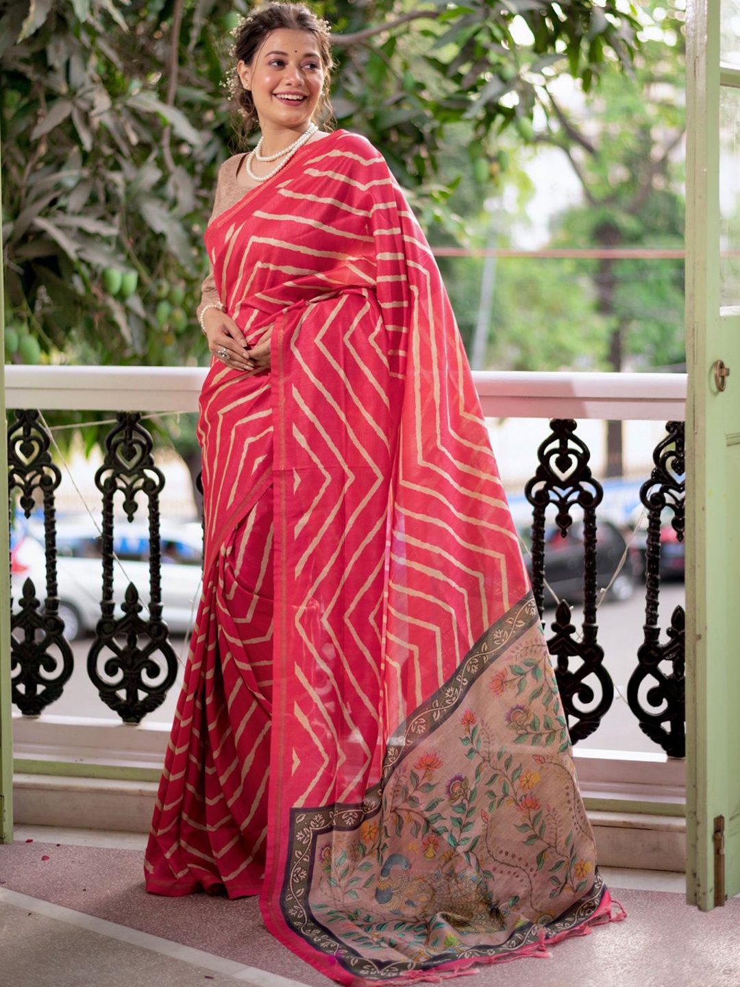 

Mitera Leheriya Tussar Saree, Pink