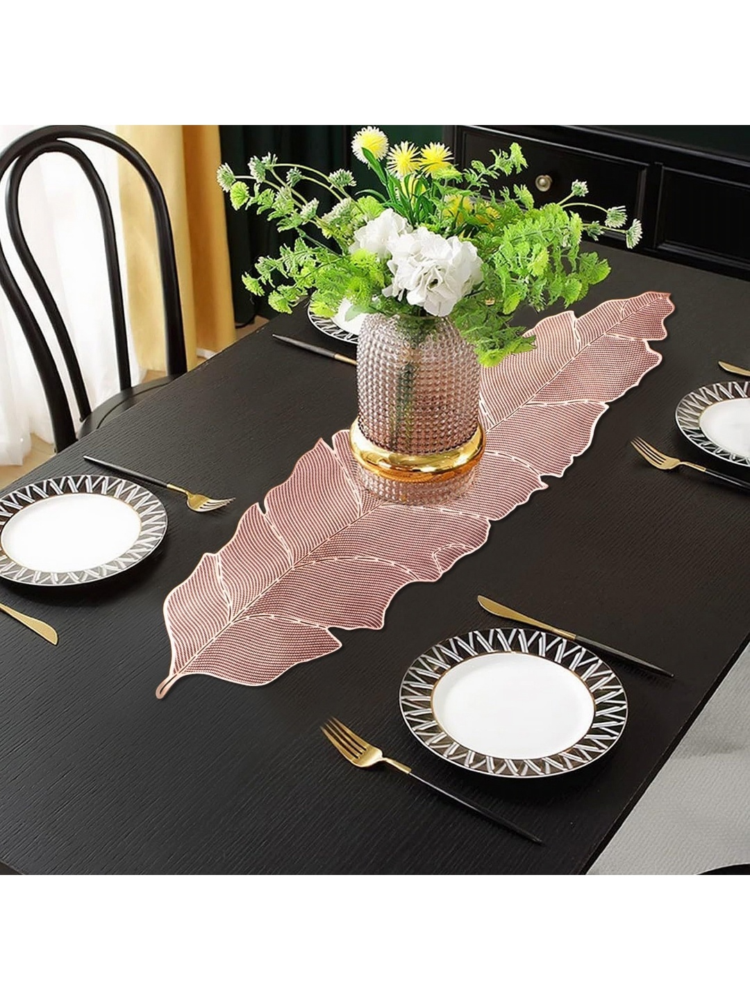 

GROKI Rose Textured Table Runner