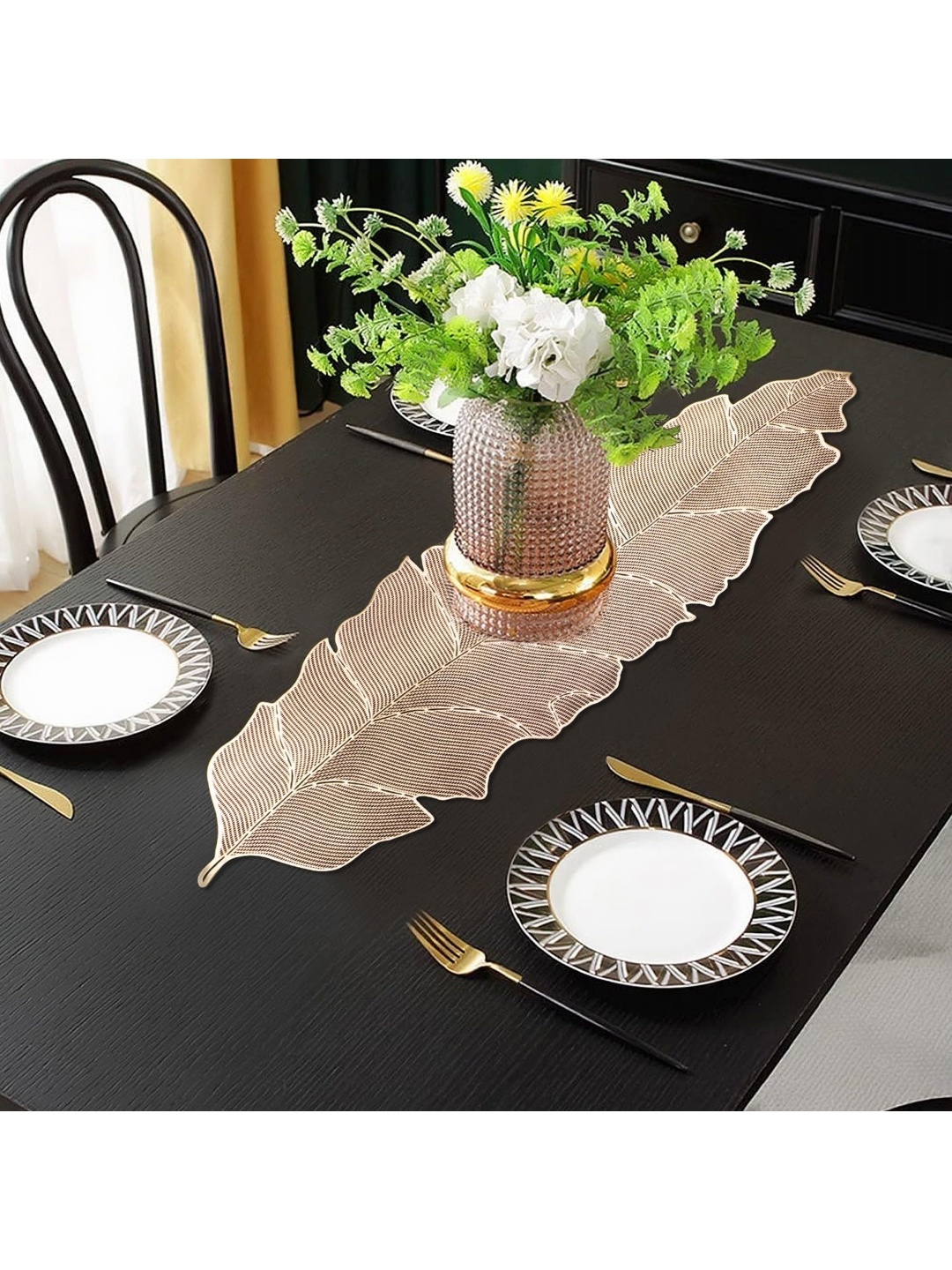 

GROKI Rose Textured Floral Table Runner