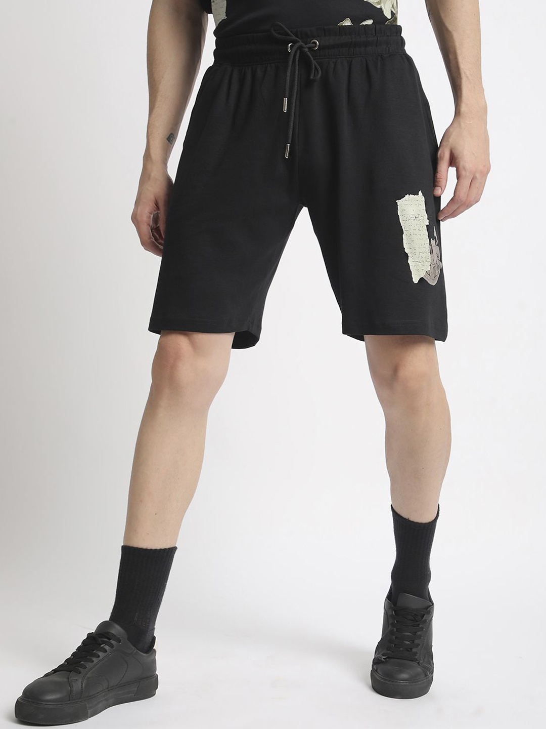 

Bene Kleed Men Pure Cotton Oversized Shorts, Black