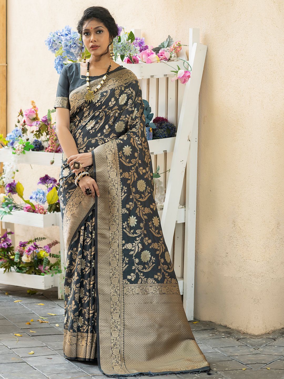 

Mitera Floral Zari Banarasi Saree, Grey