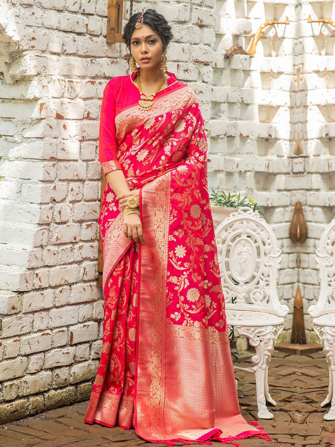

Mitera Woven Design Zari Banarasi Saree, Pink