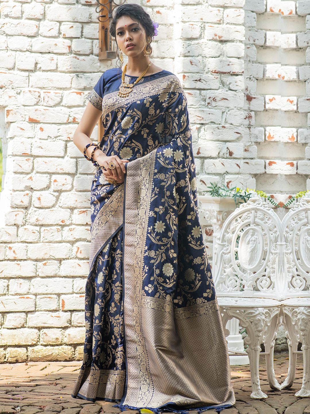 

Mitera Woven Design Zari Banarasi Saree, Navy blue