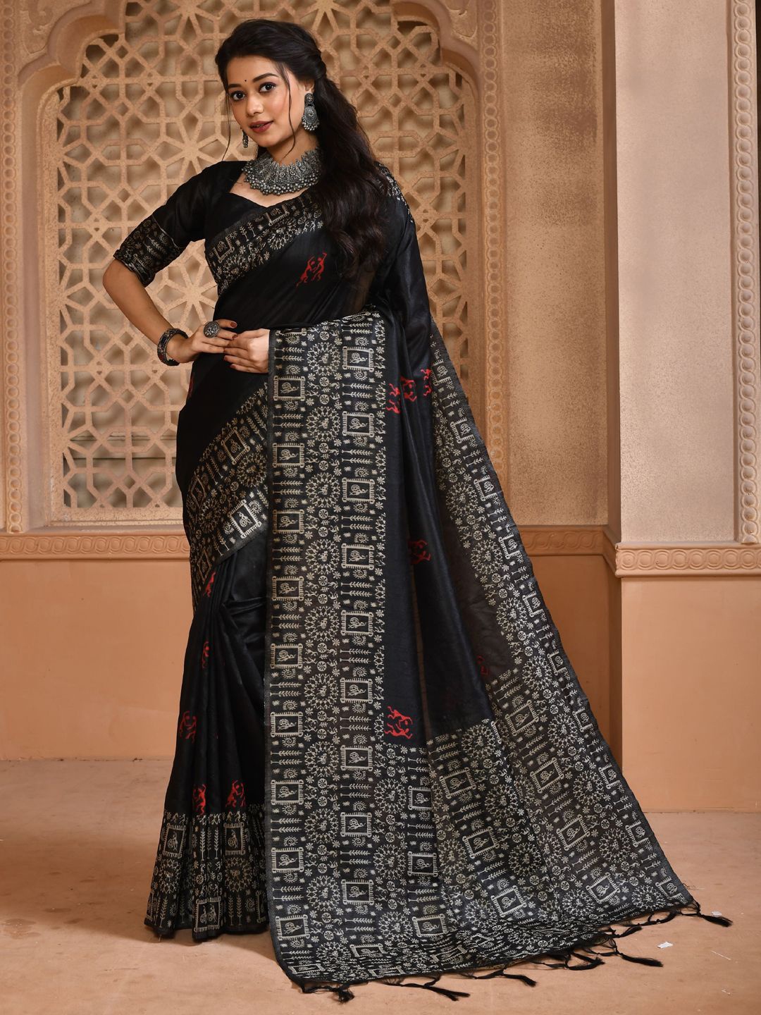 

Mitera Ethnic Motifs Printed Saree, Black