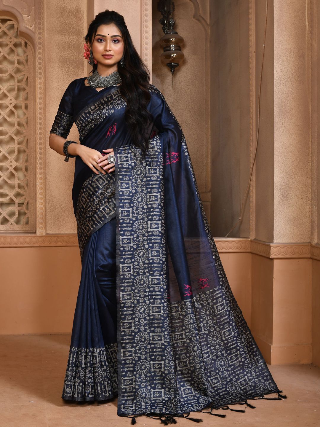 

Mitera Ethnic Motifs Printed Saree, Navy blue