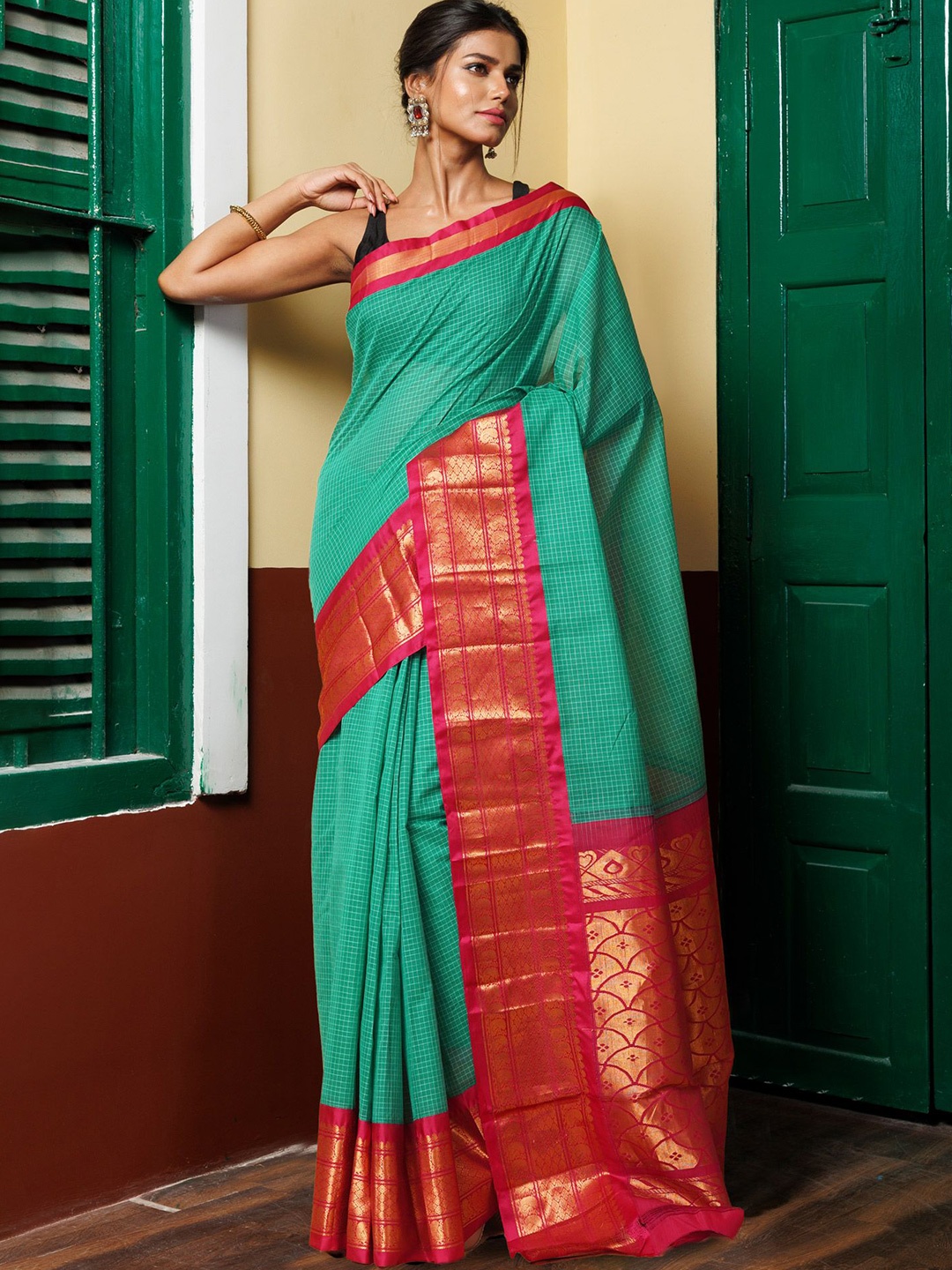 

Unnati Silks Woven Design Zari Pure Cotton Handloom Gadwal Saree, Green