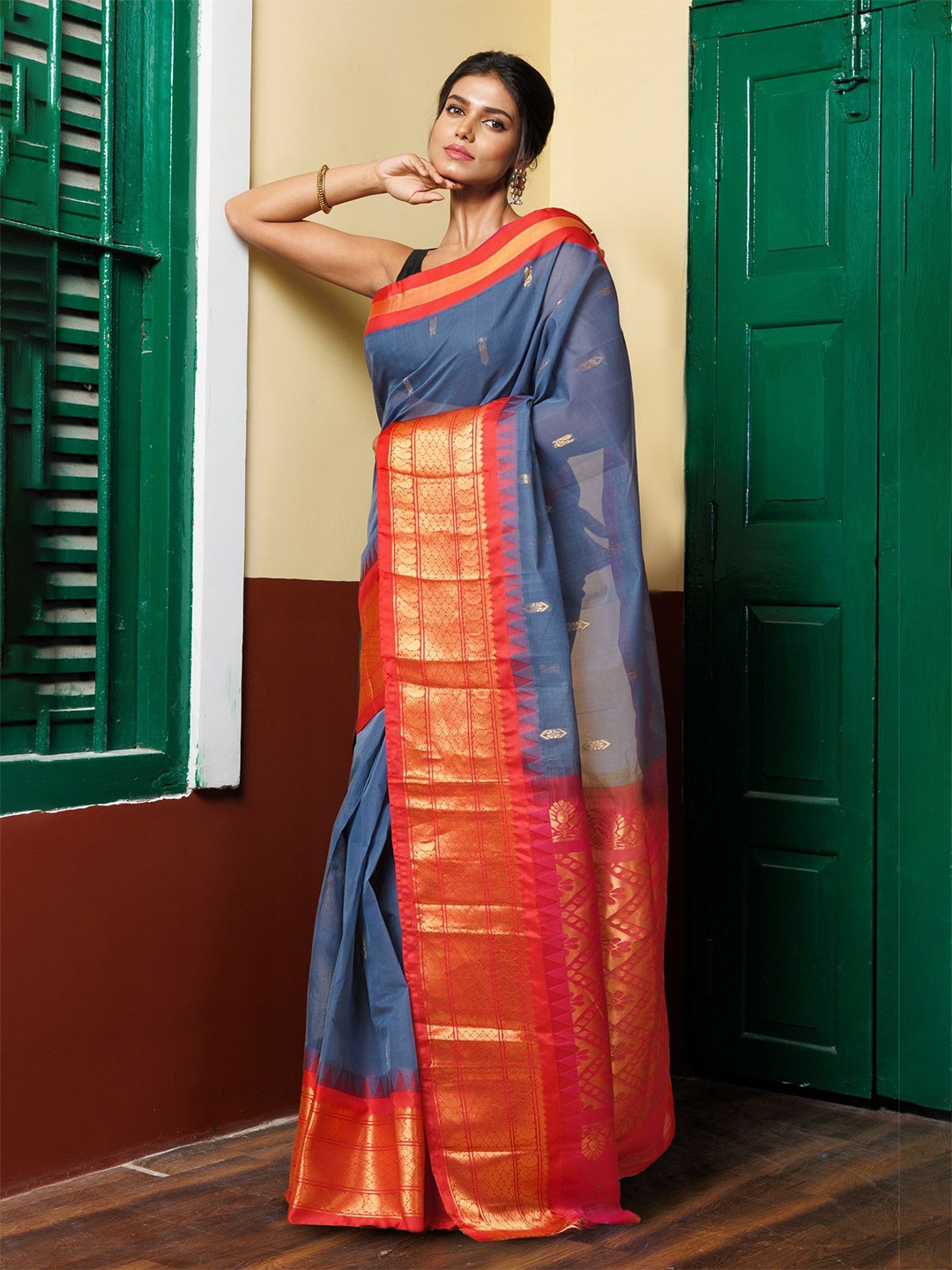 

Unnati Silks Ethnic Motifs Zari Pure Cotton Handloom Gadwal Saree, Grey