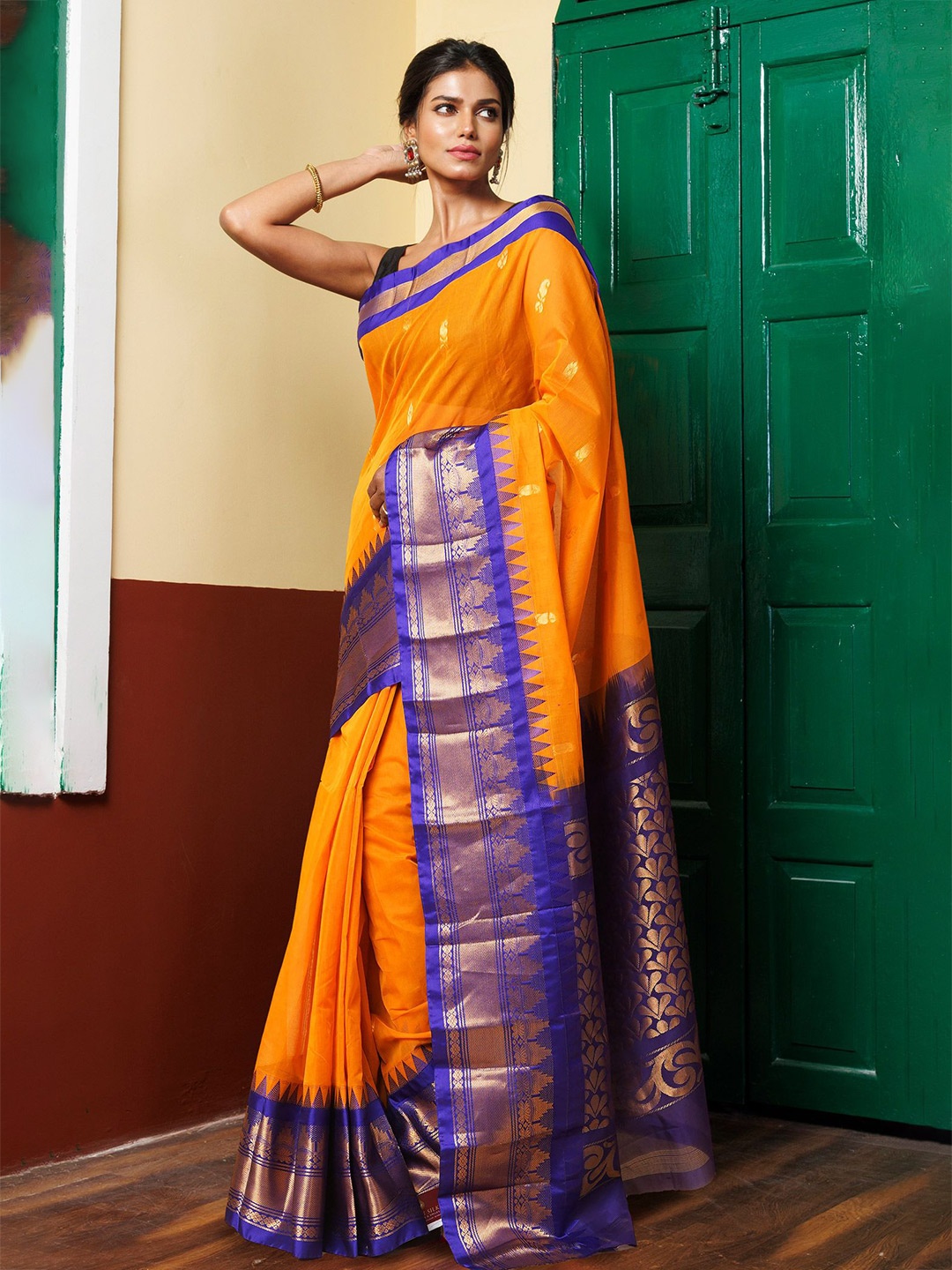 

Unnati Silks Woven Design Zari Pure Cotton Handloom Gadwal Saree, Orange