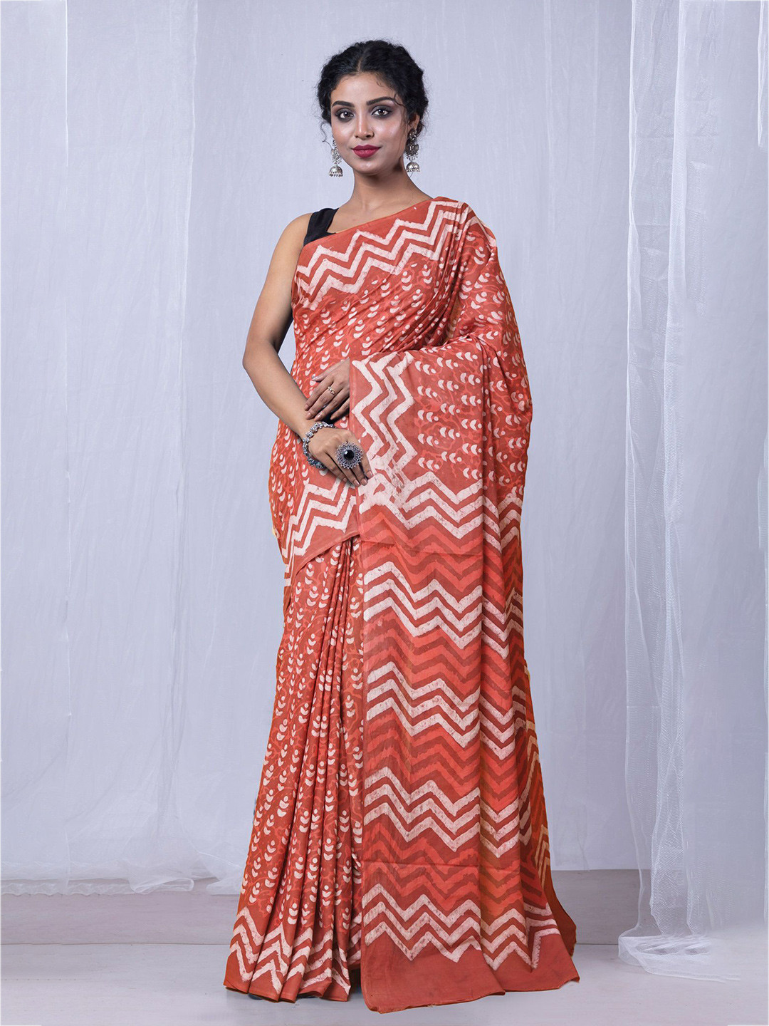 

Unnati Silks Dabu Pure Cotton Handloom Saree, Red