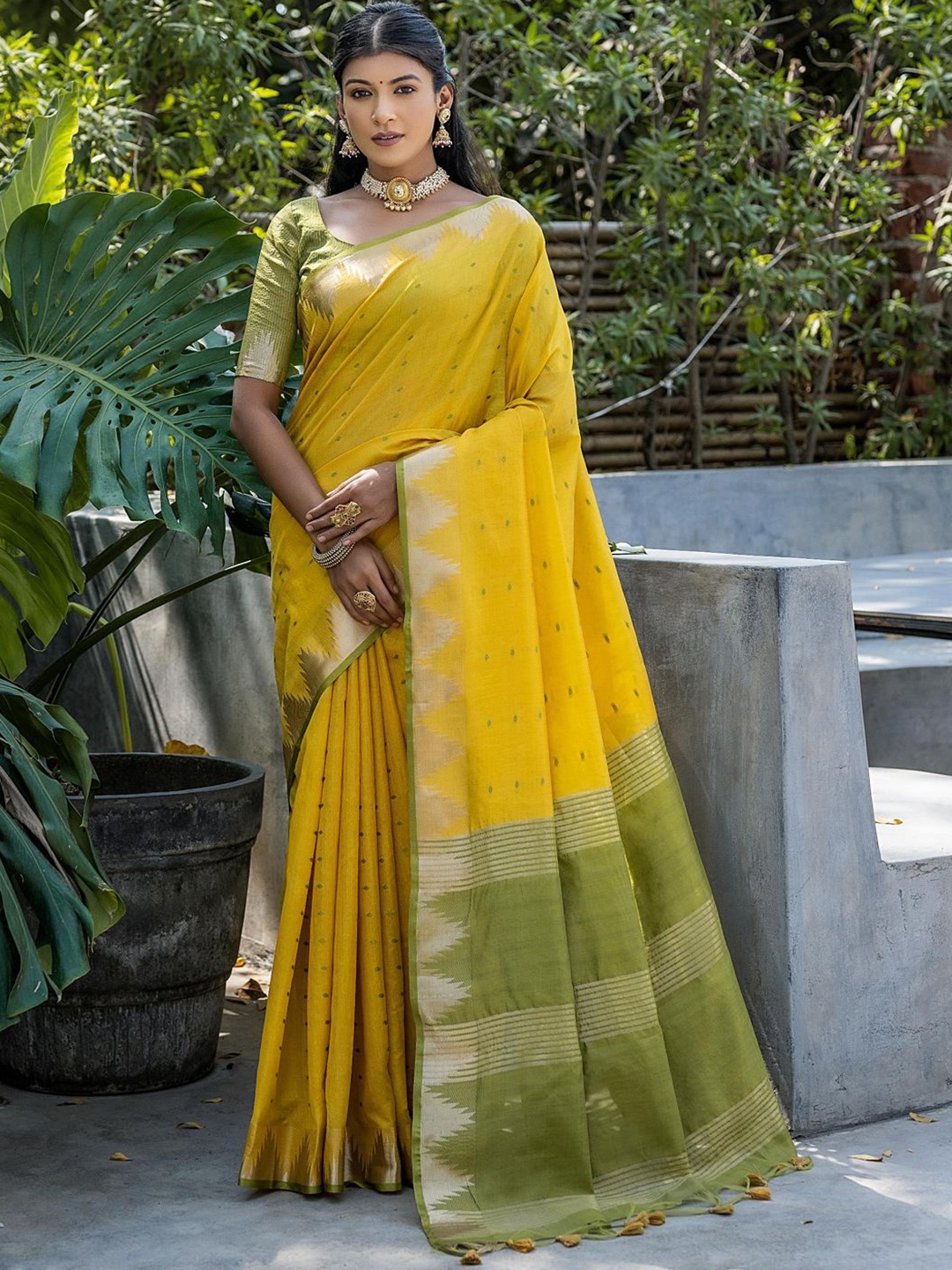 

Mitera Woven Design Ethnic Motifs Zari Tussar Saree, Yellow