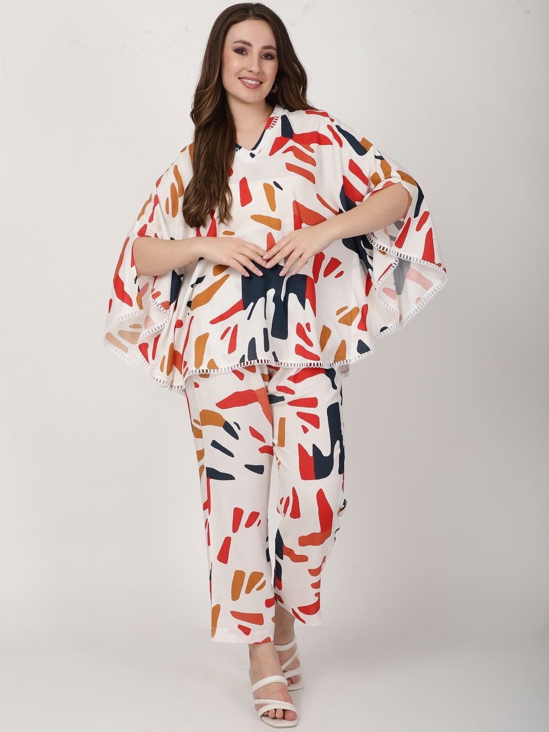 

Ranng Printed Short Sleeve Top & Trouser, White
