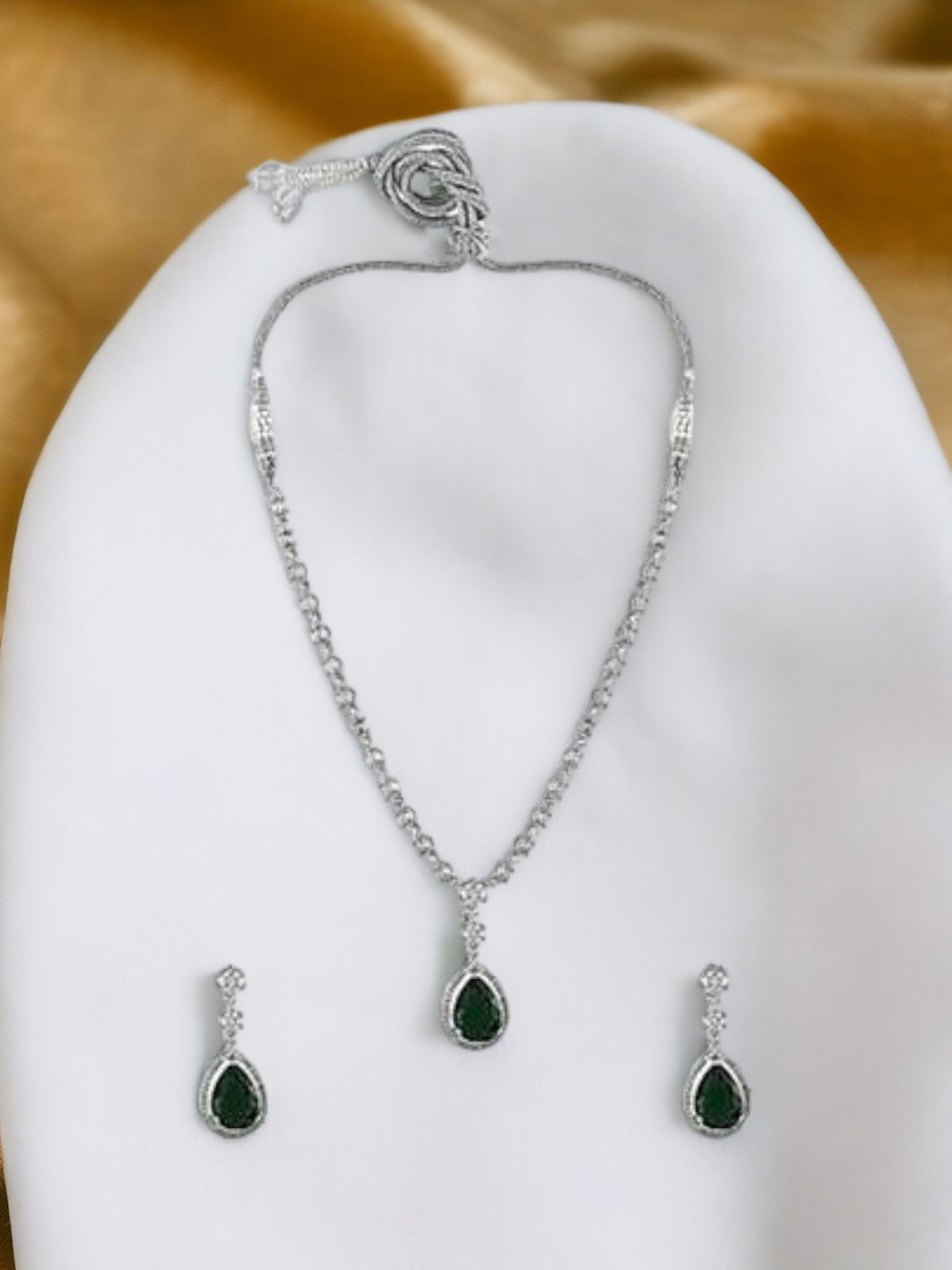 

The Pari Rhodium-Plated Stone-Studded Jewellery Set, Green