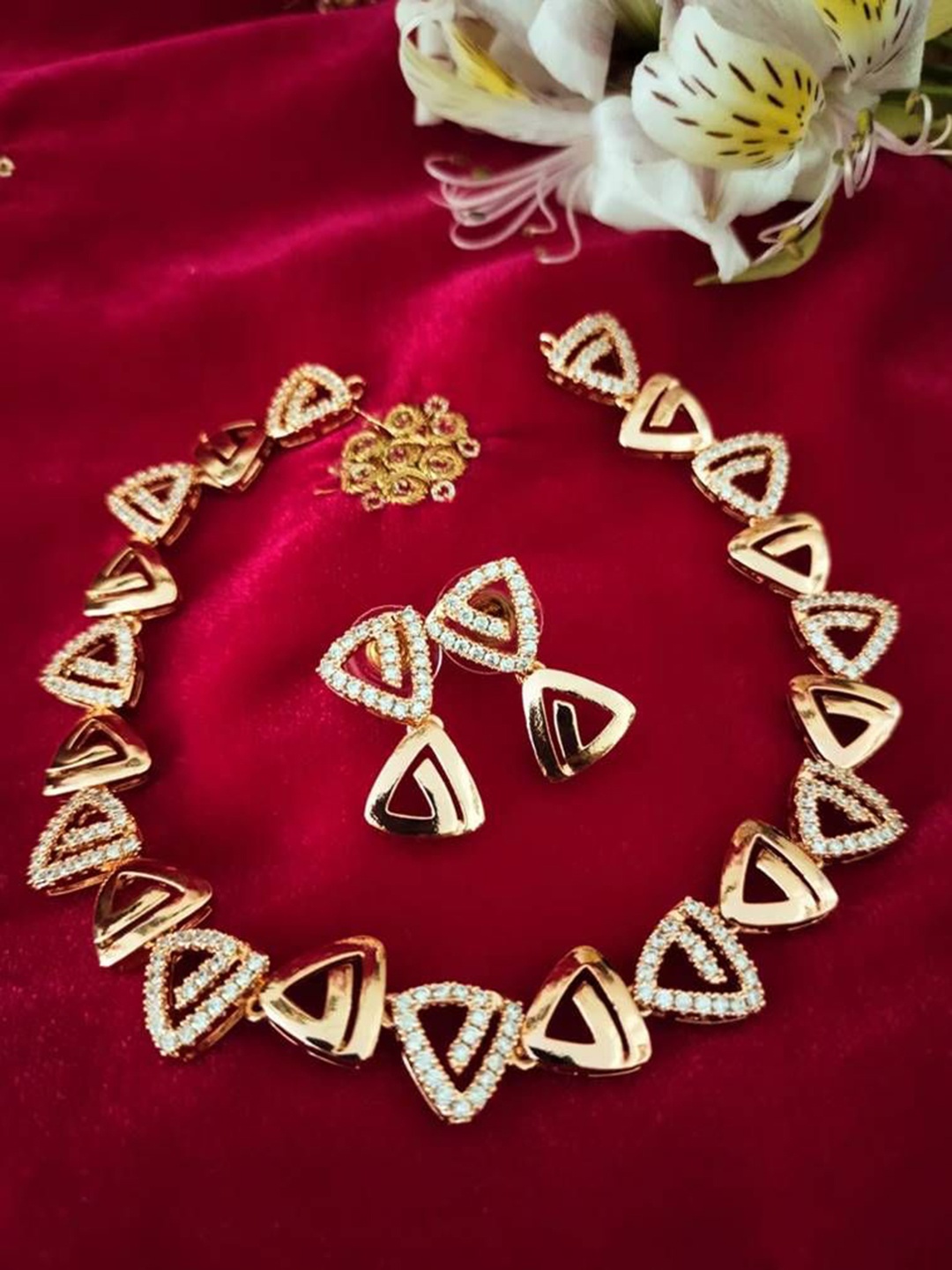 

The Pari Gold-Plated Stone-Studded Jewellery Set