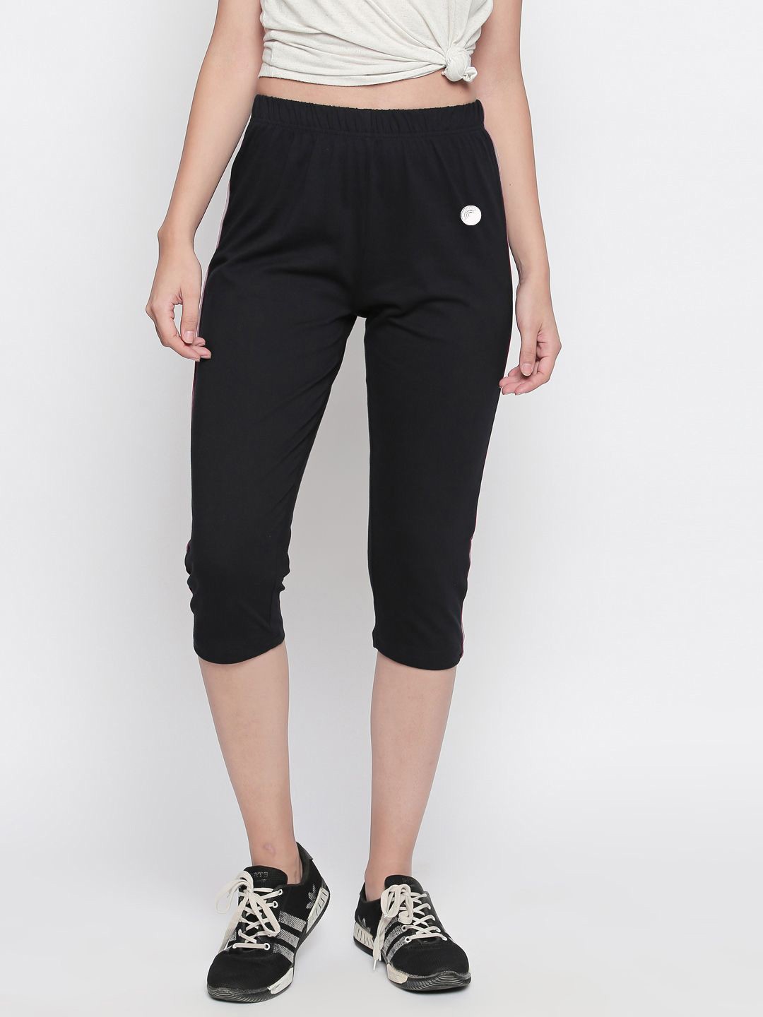 

Outflits Women Capris, Black