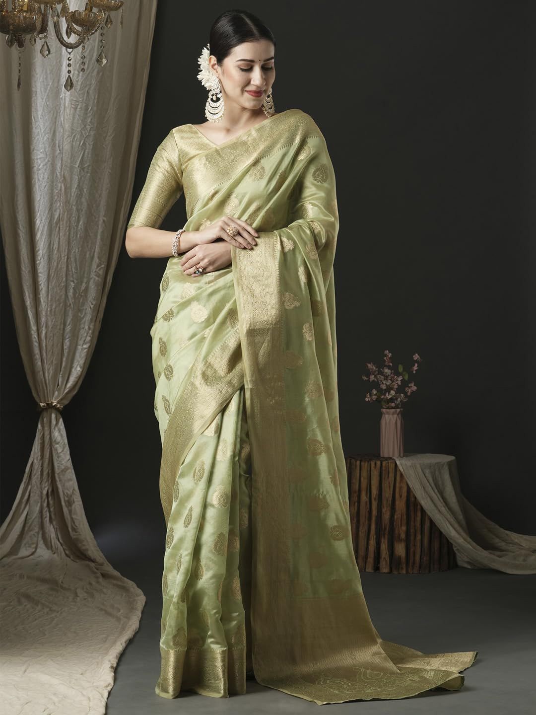 

Jinal & Jinal Ethnic Motif Zari Woven Banarasi Saree, Green