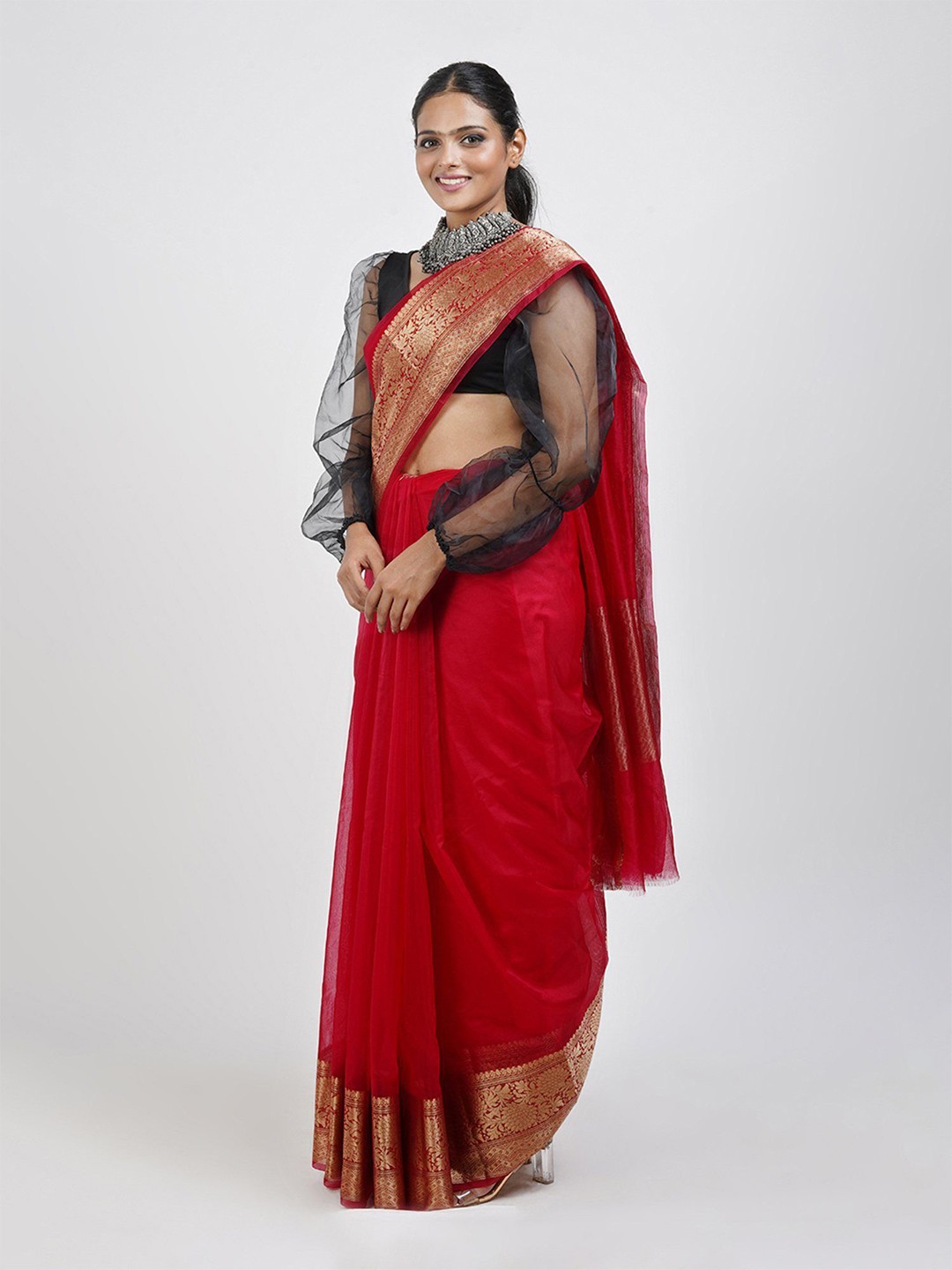 

AWRIYA Zari Woven Saree with Blouse, Red