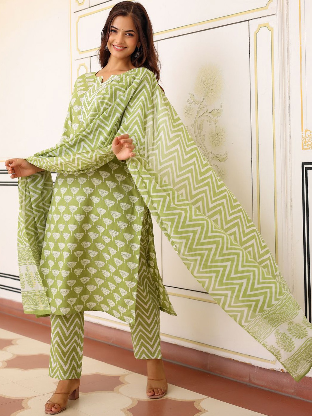 

Anouk Floral Printed Notched Neck Pure Cotton Straight Kurta With Trousers & Dupatta, Green