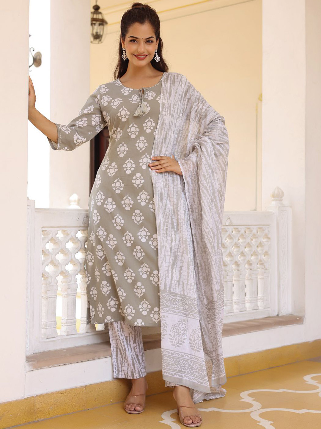 

Anouk Floral Printed Regular Pure Cotton Kurta with Trousers & Dupatta, Grey