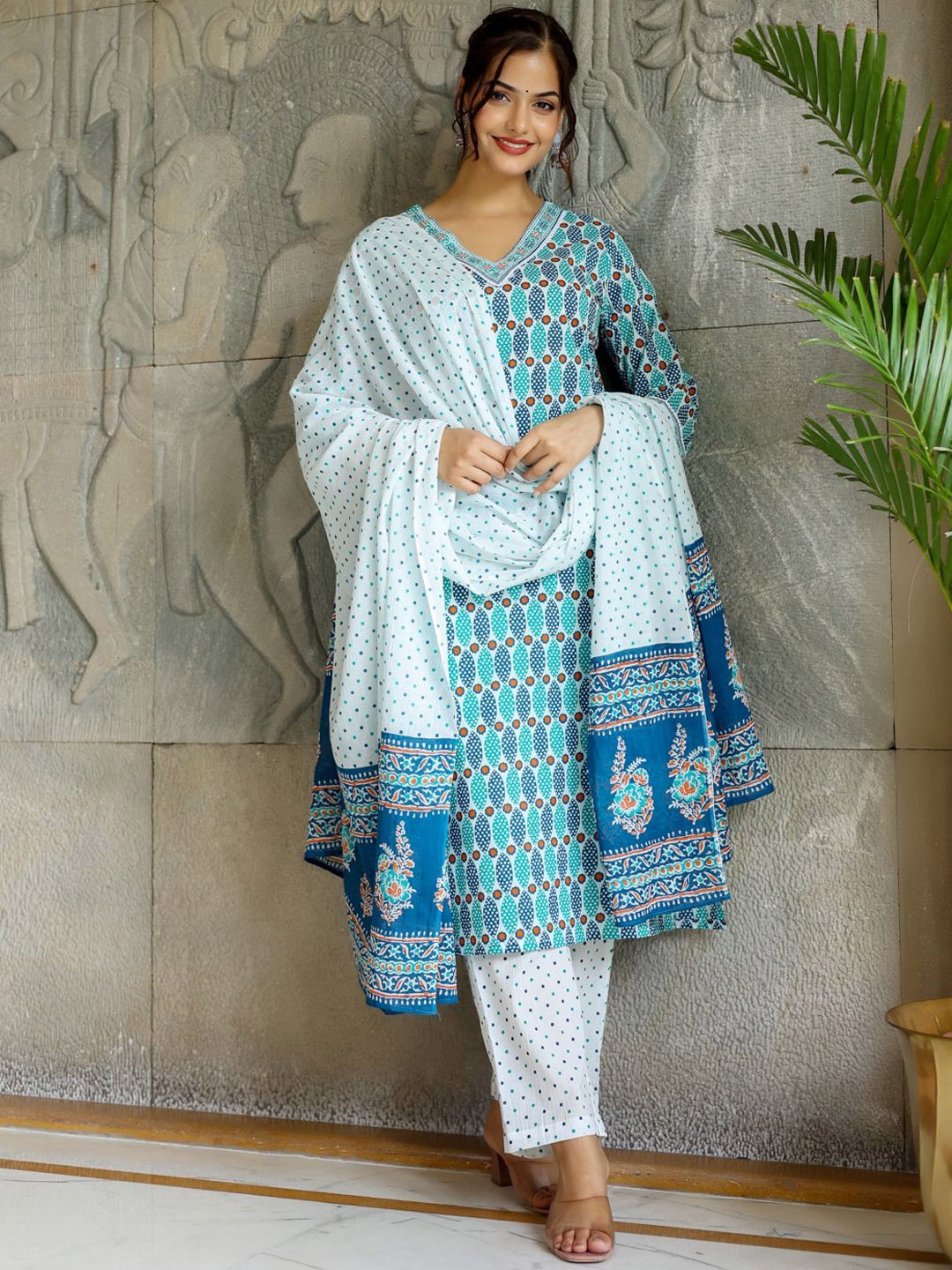 

Anouk Printed Regular Pure Cotton Kurta with Trousers & Dupatta, Turquoise blue