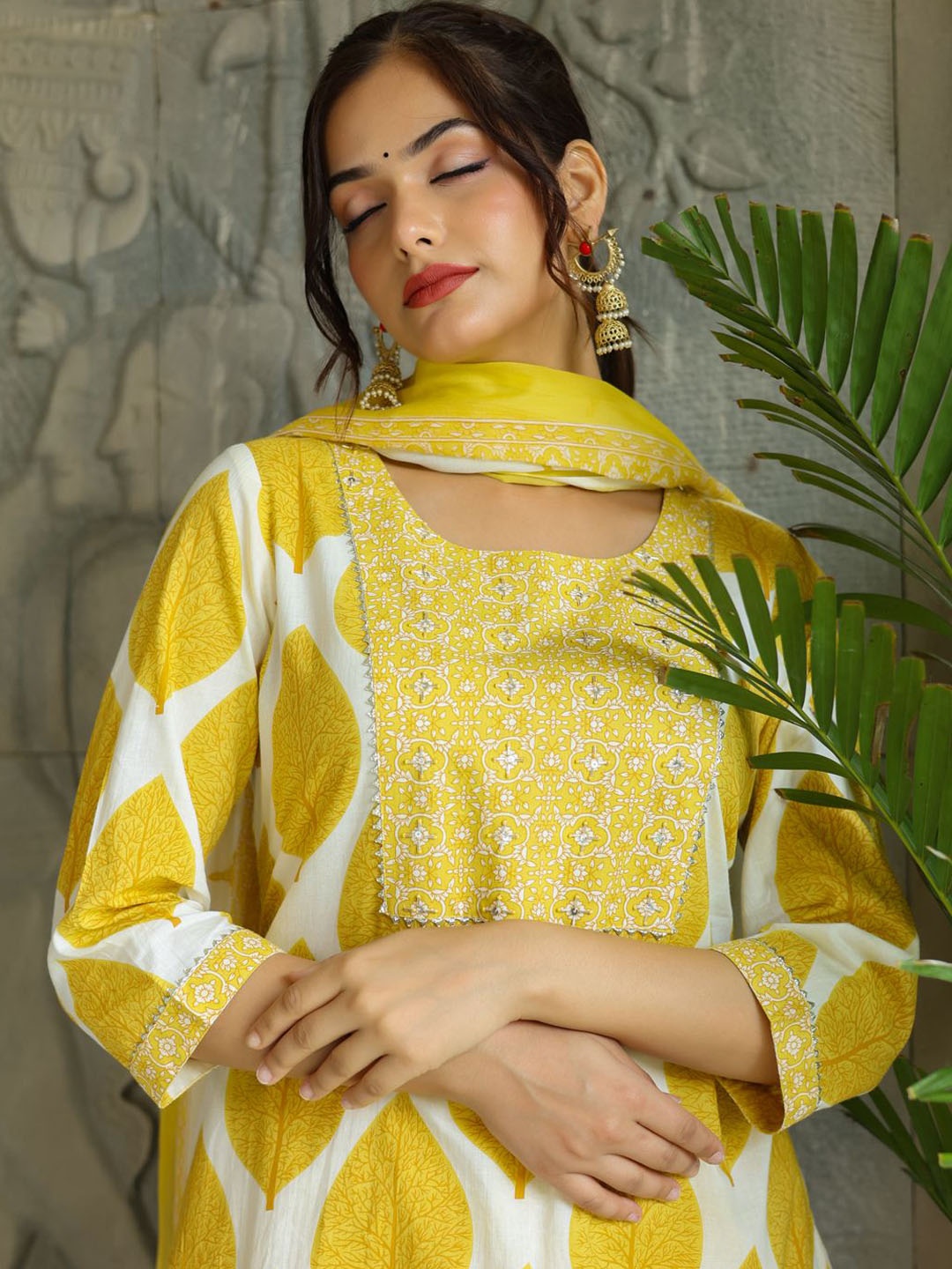 

Anouk Floral Printed Pure Cotton Straight Kurta with Trousers & With Dupatta, Yellow