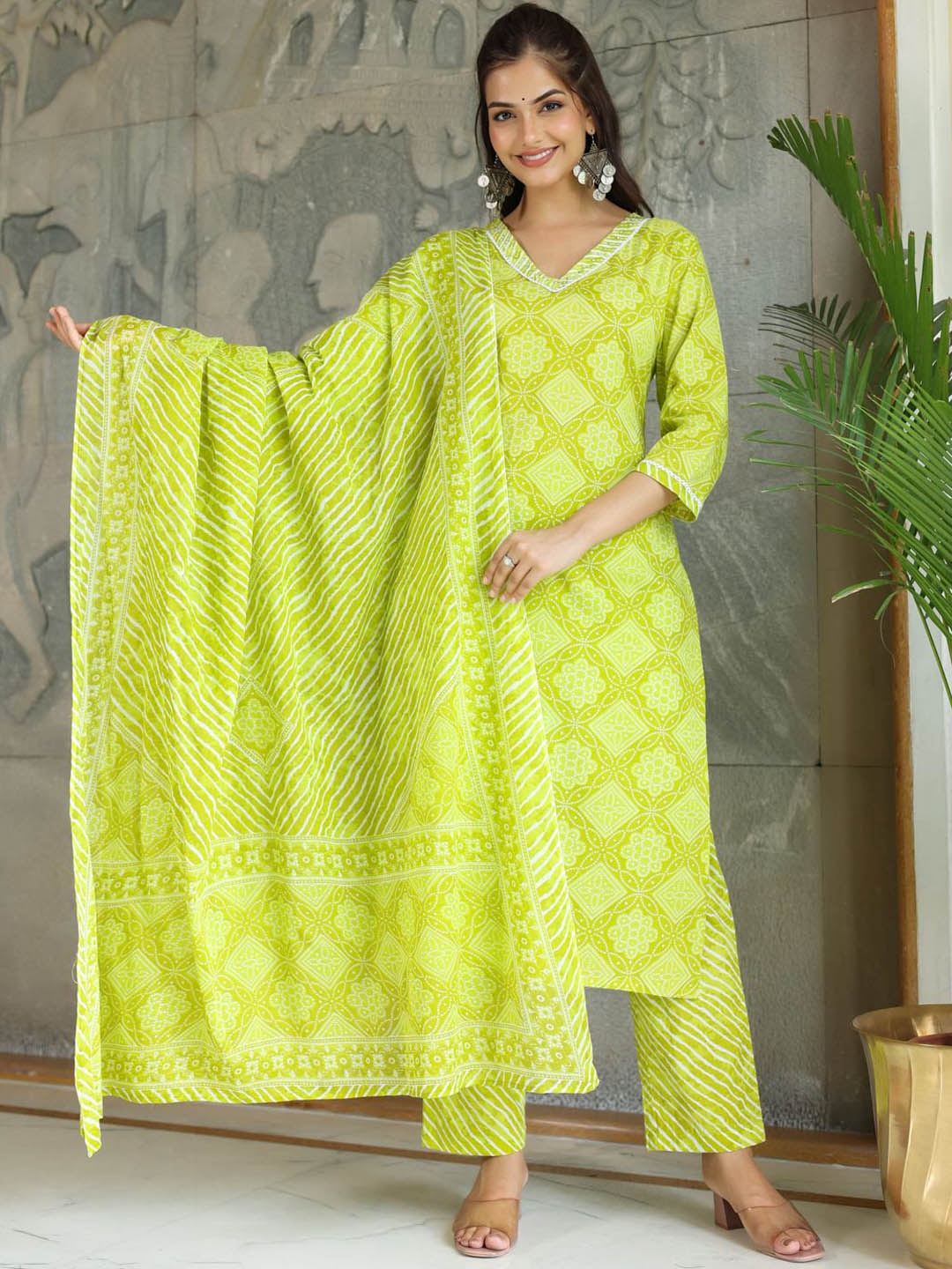 

Anouk Bandhani Printed Pure Cotton Kurta with Trousers & Dupatta, Lime green