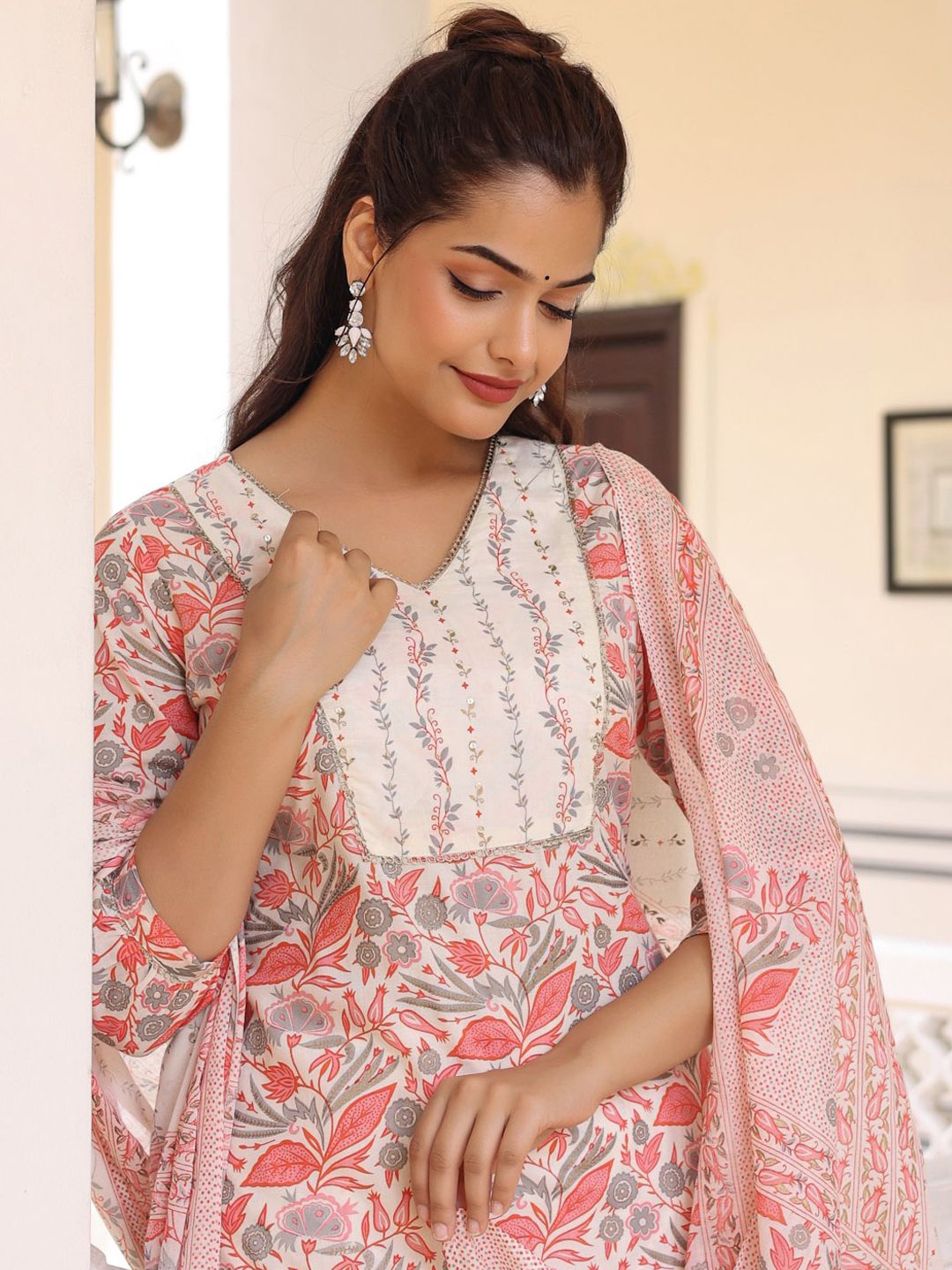 

Anouk Floral Printed V-Neck Pure Cotton Kurta With Trousers & Dupatta, Grey