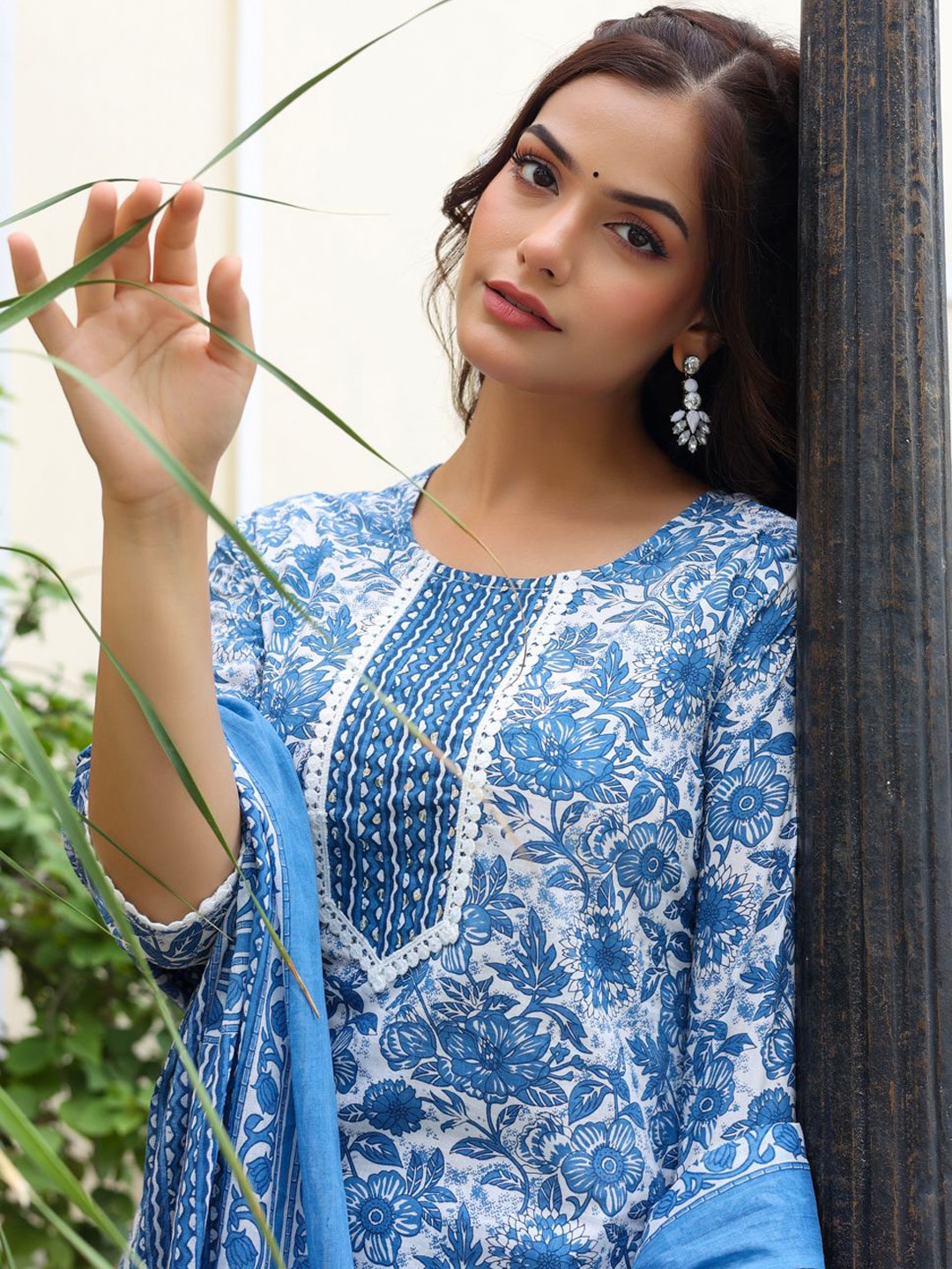 

Anouk Floral Printed Pure Cotton Straight Straight Kurta With Trousers & Dupatta, Blue