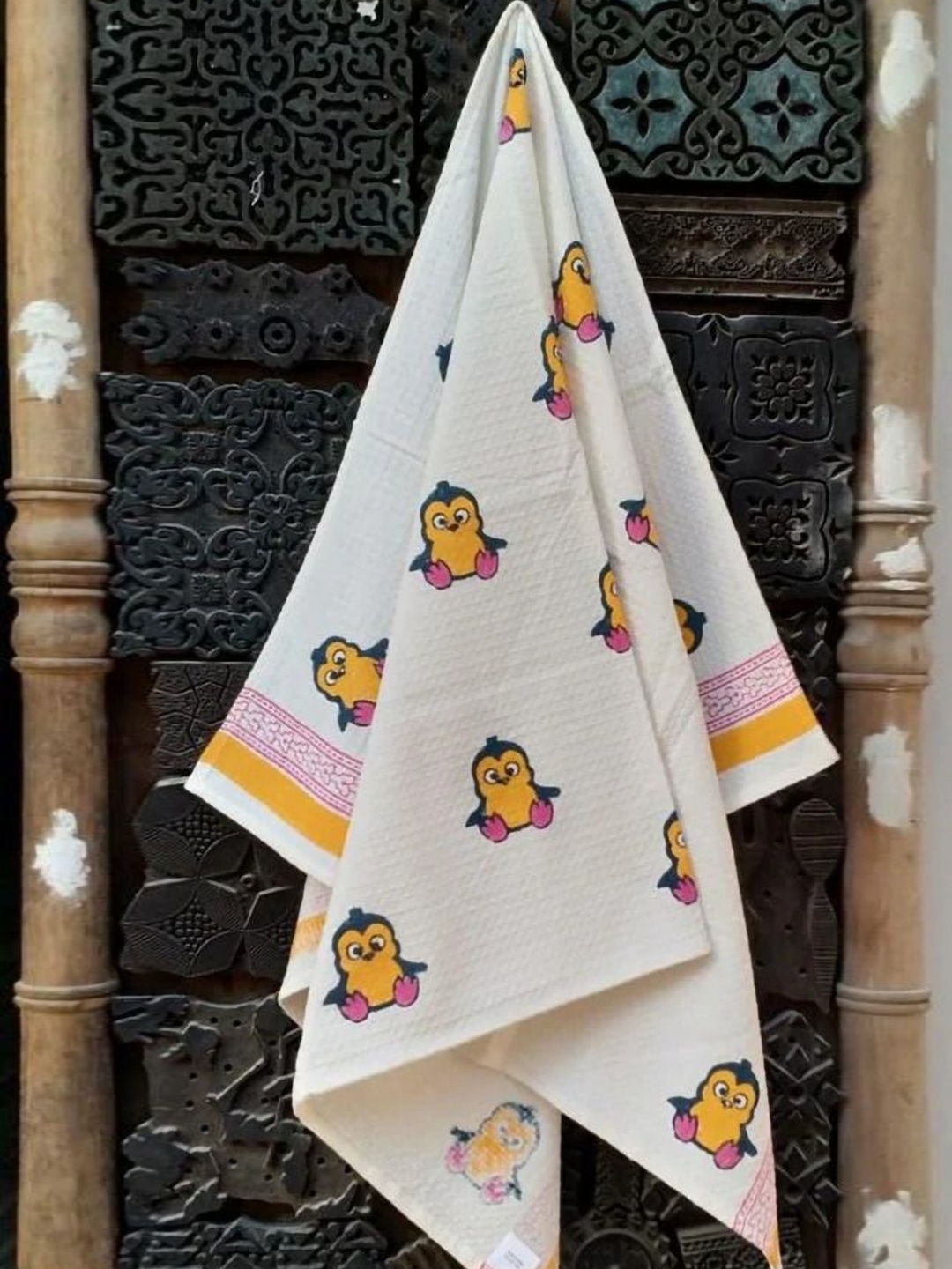 

MASU LIVING White & Orange Penguin Printed Pure Cotton 380 GSM Bath Towel