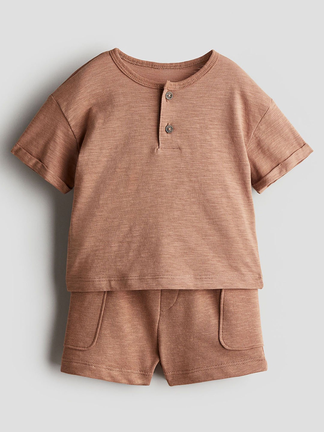 

H&M Boys T shirt and Shorts 2-piece cotton jersey set, Brown