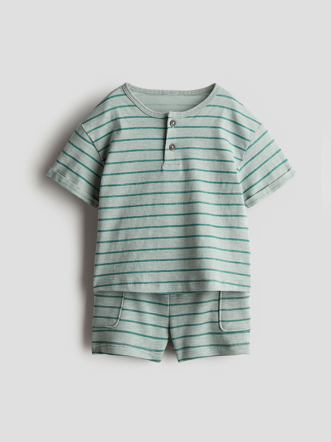 

H&M Boys Striped T shirt and Shorts 2-piece cotton jersey set, Green