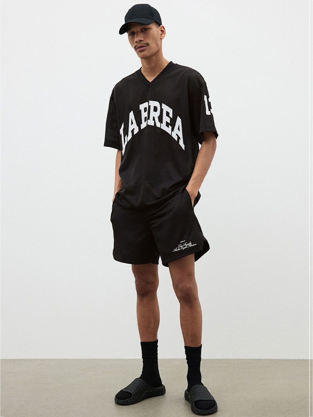 

H&M Men Loose Fit Printed Mesh T-Shirts, Black