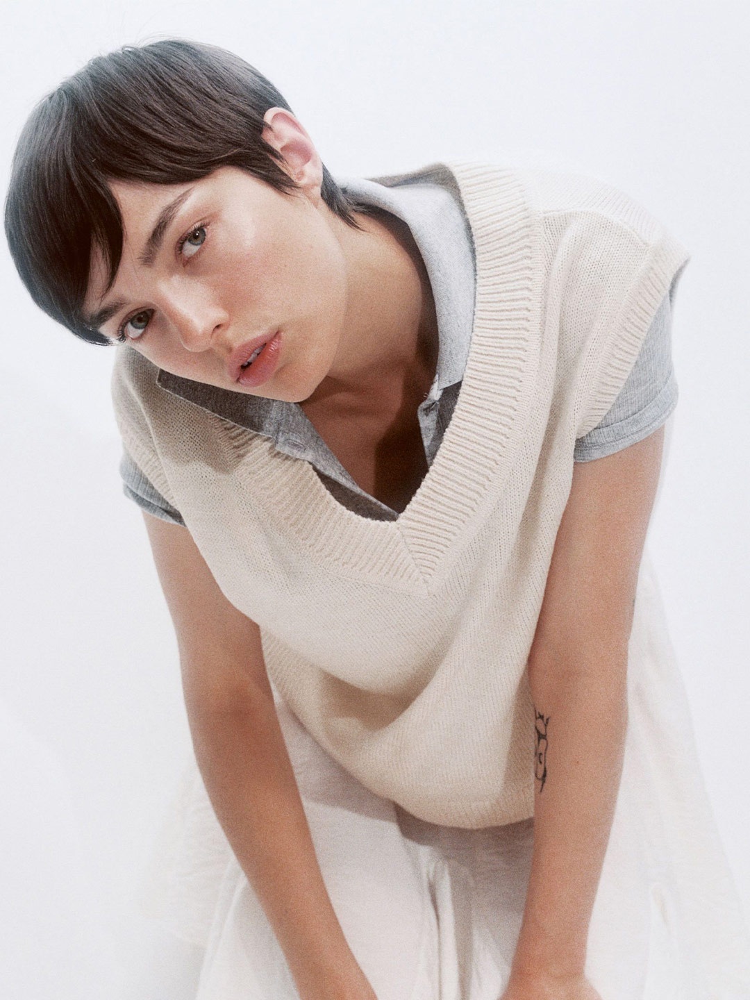 

H&M Women V-Neck Sweater Vest, Beige