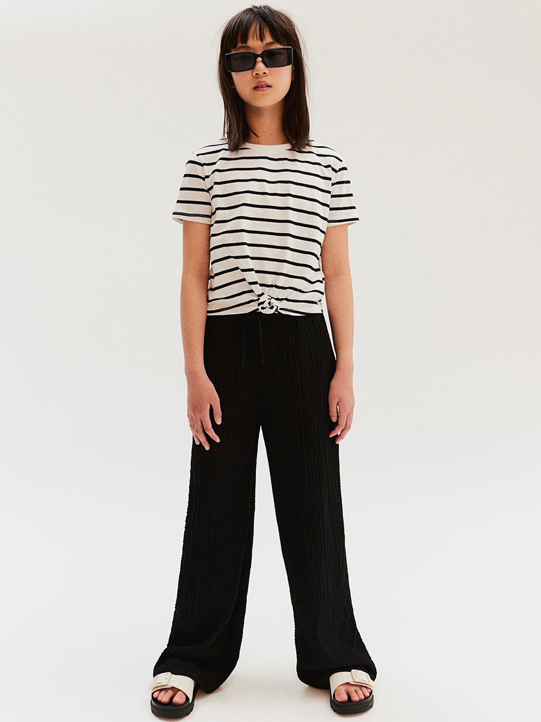 

H&M Girls Mid-Rise Loose Fit Pull On Trousers, Black