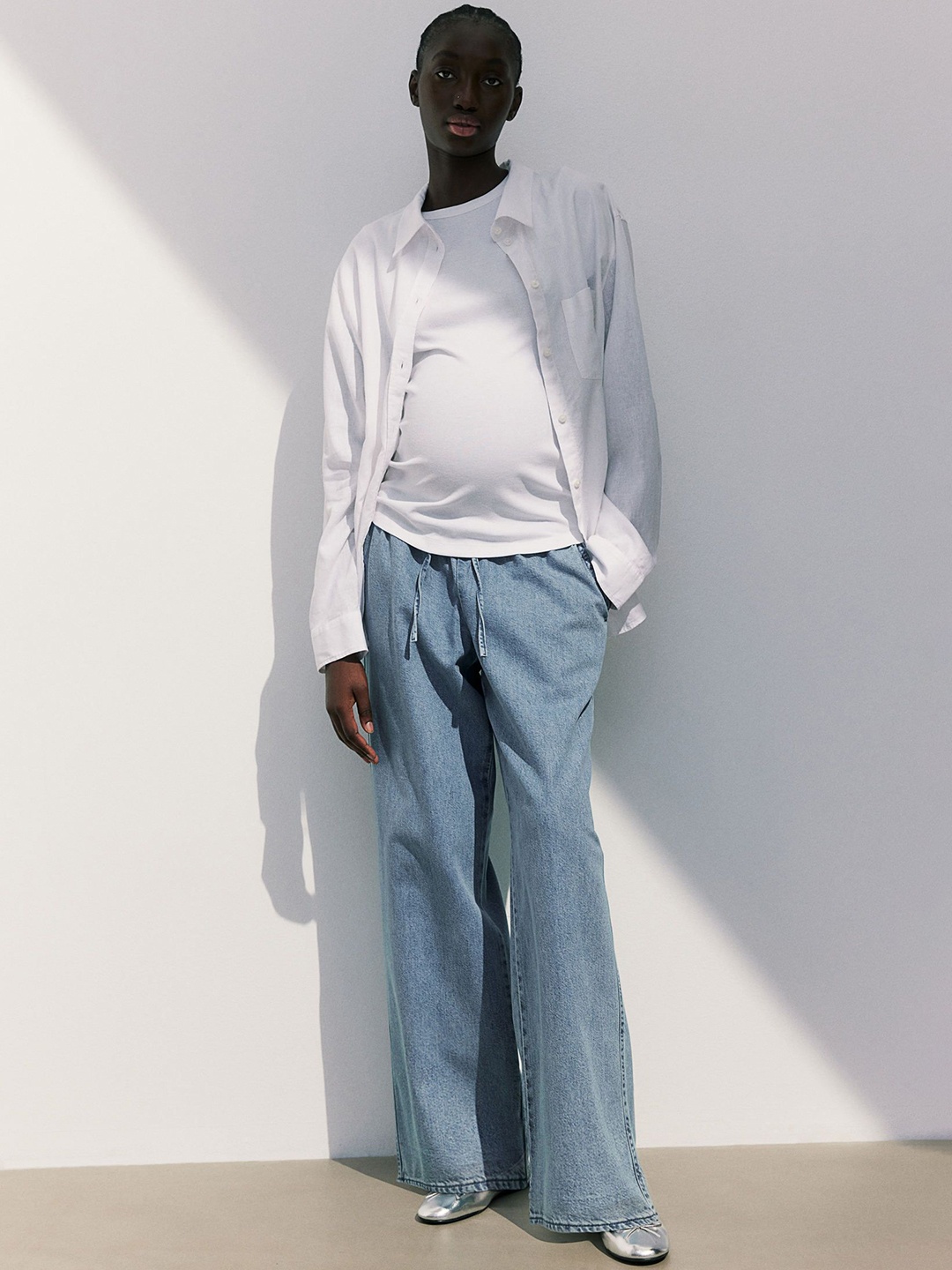 

H&M Women Mid-Rise MAMA Denim Pull On Trousers, Blue