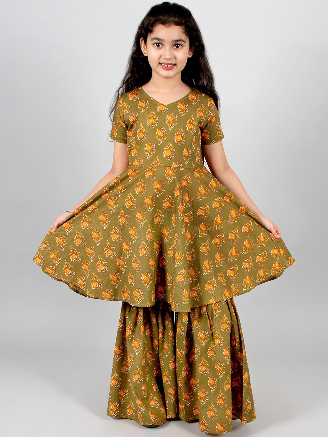 

INCLUD Girls Floral Printed Pure Cotton Anarkali Kurta With Sharara, Green