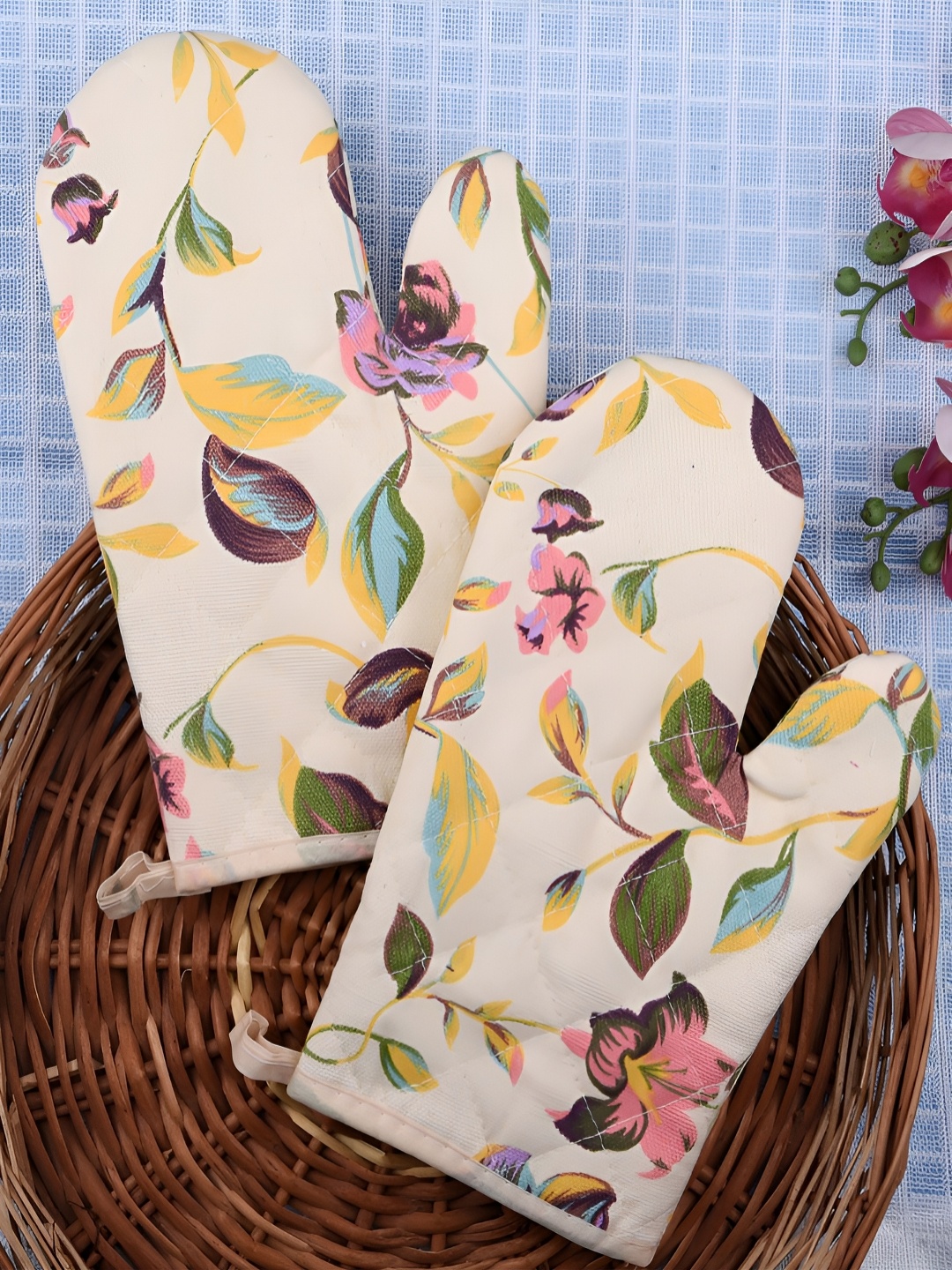 

Kuber Industries Cream & Green 2 Pieces Leaf Printed Oven Mitts